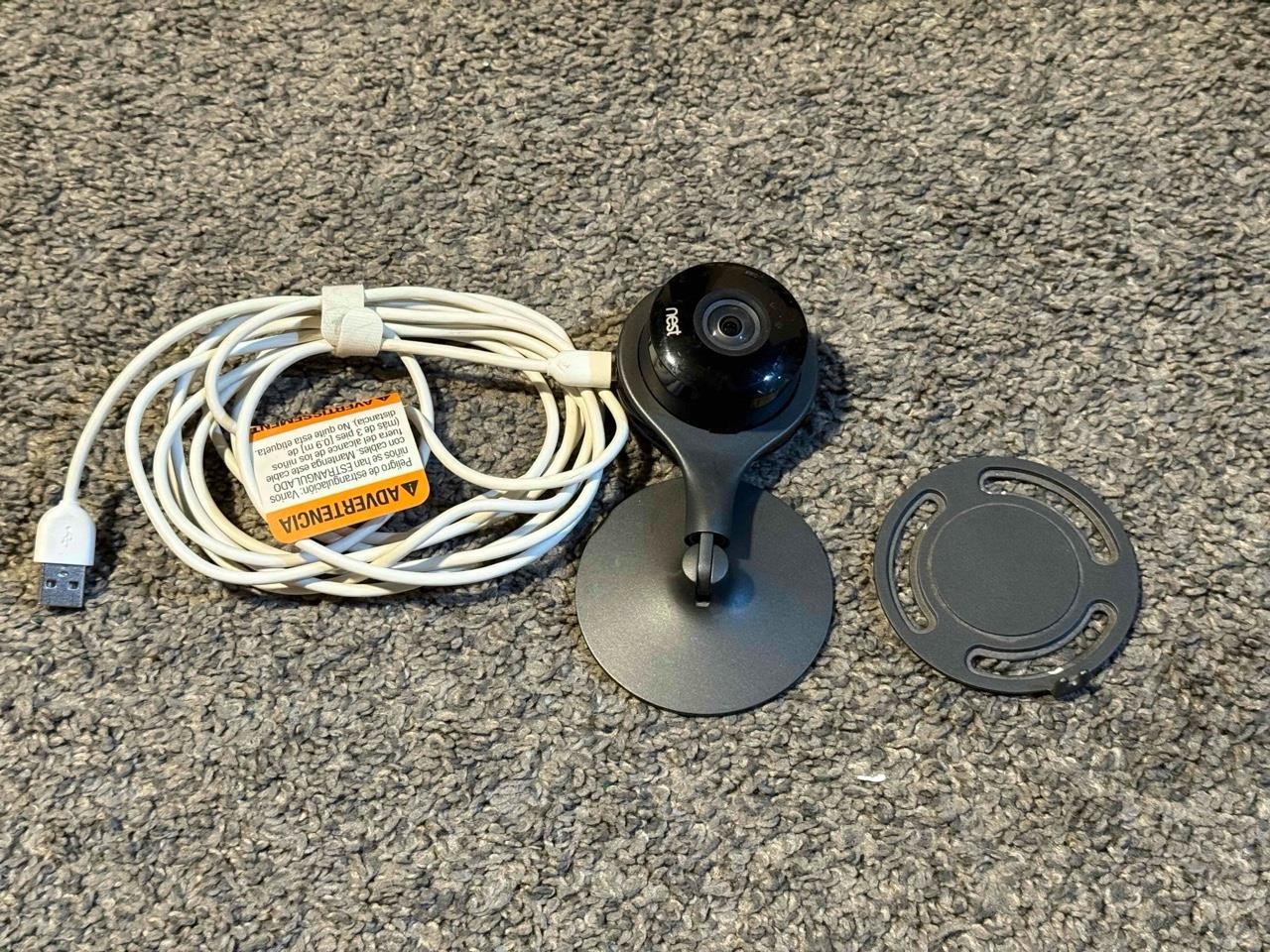 Google Nest Cam Indoor Security Camera A0005 1st Gen Wired w/ Power Cord Mount