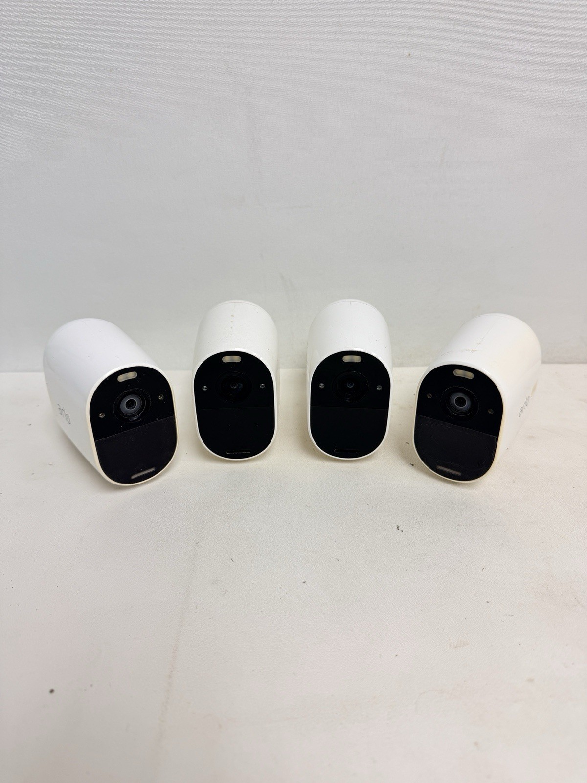 Arlo Essential Spotlight Camera – (4 Pack) VMK2430Y-1BYNAS. READ