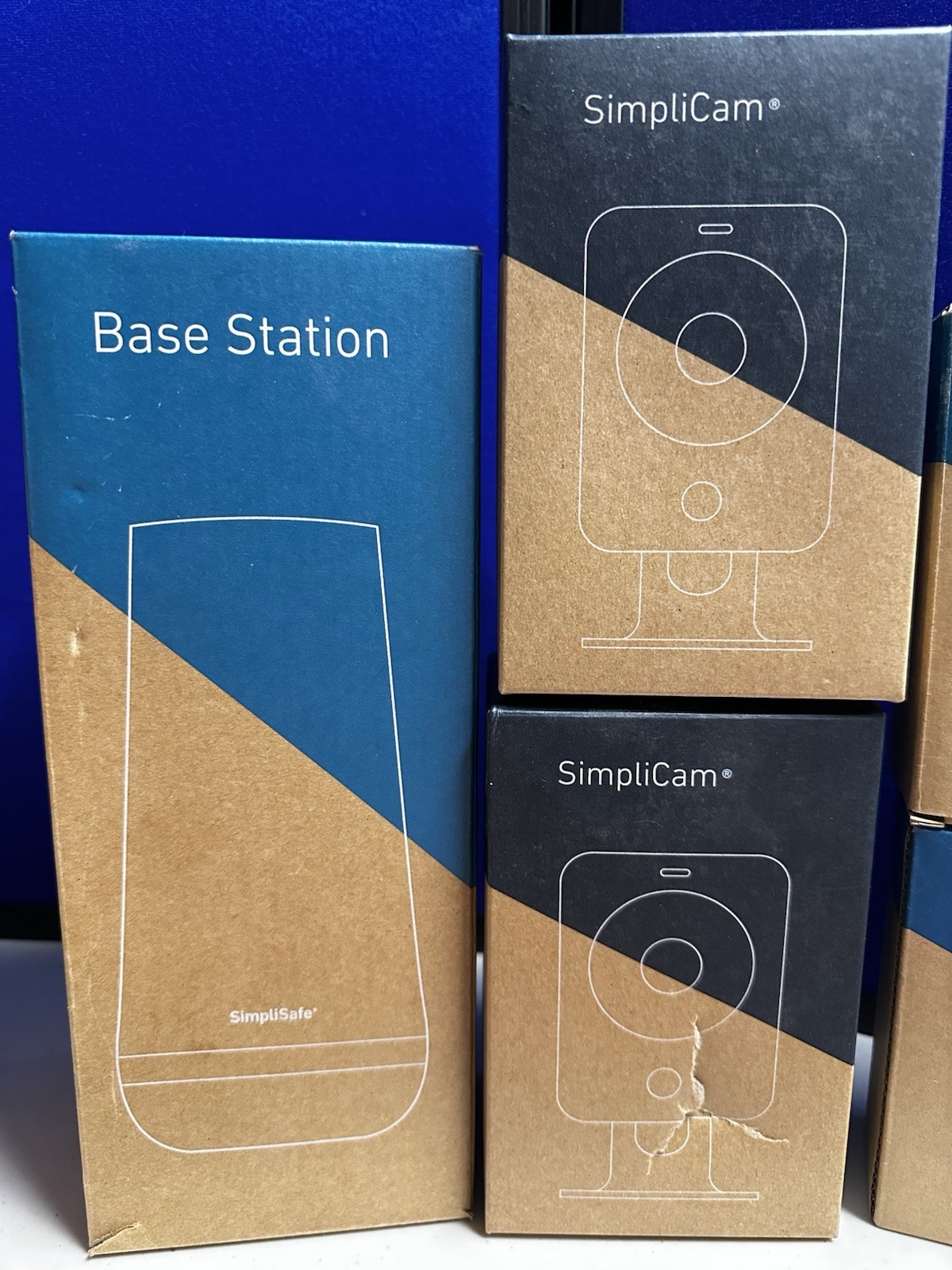 SIMPLISAFE Home Security System Bundle 34 pcs Base Simplicam Panic Keypad Keyfob