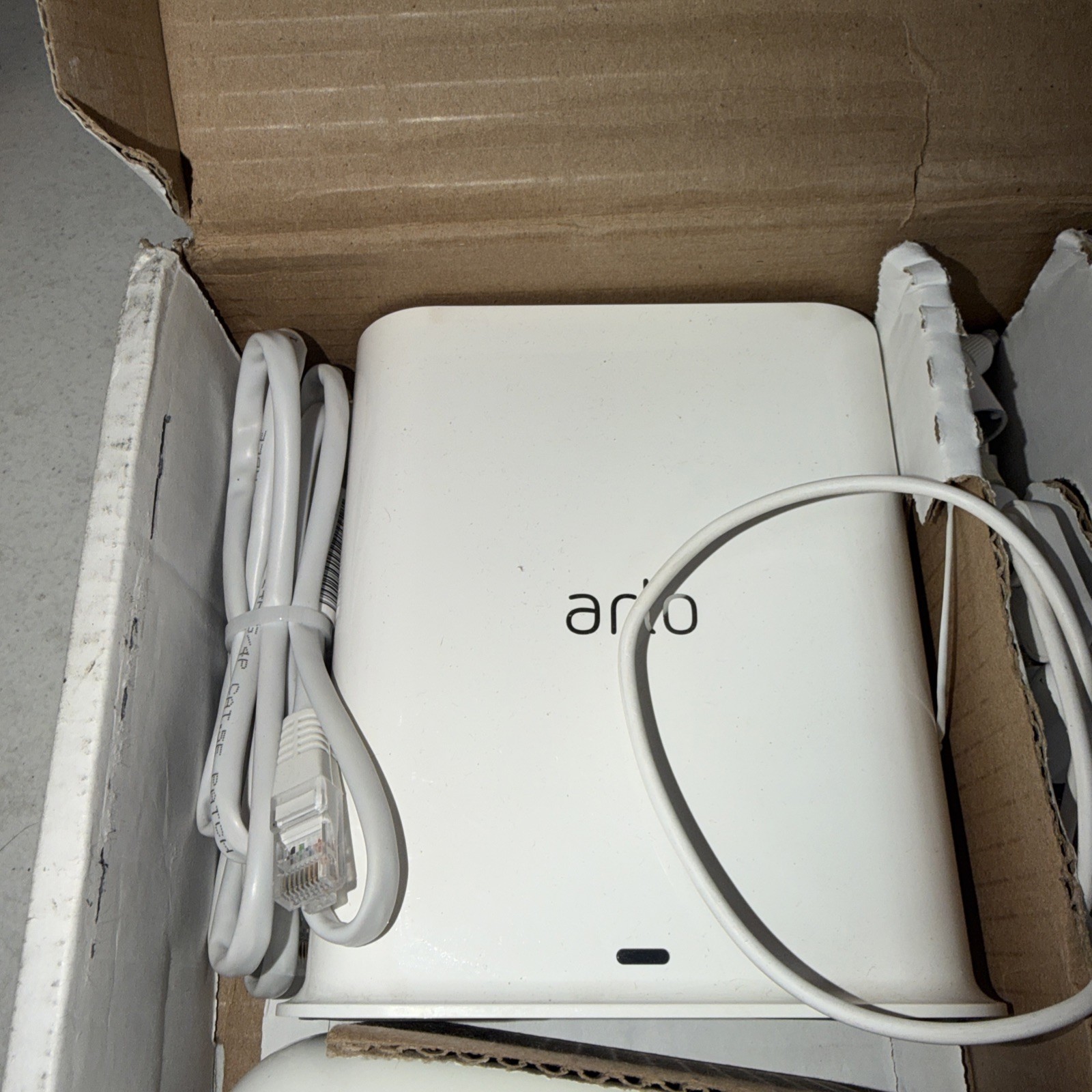 Arlo VMS4452P-100NAR Pro 4 XL Batt 4 Pack + Hub