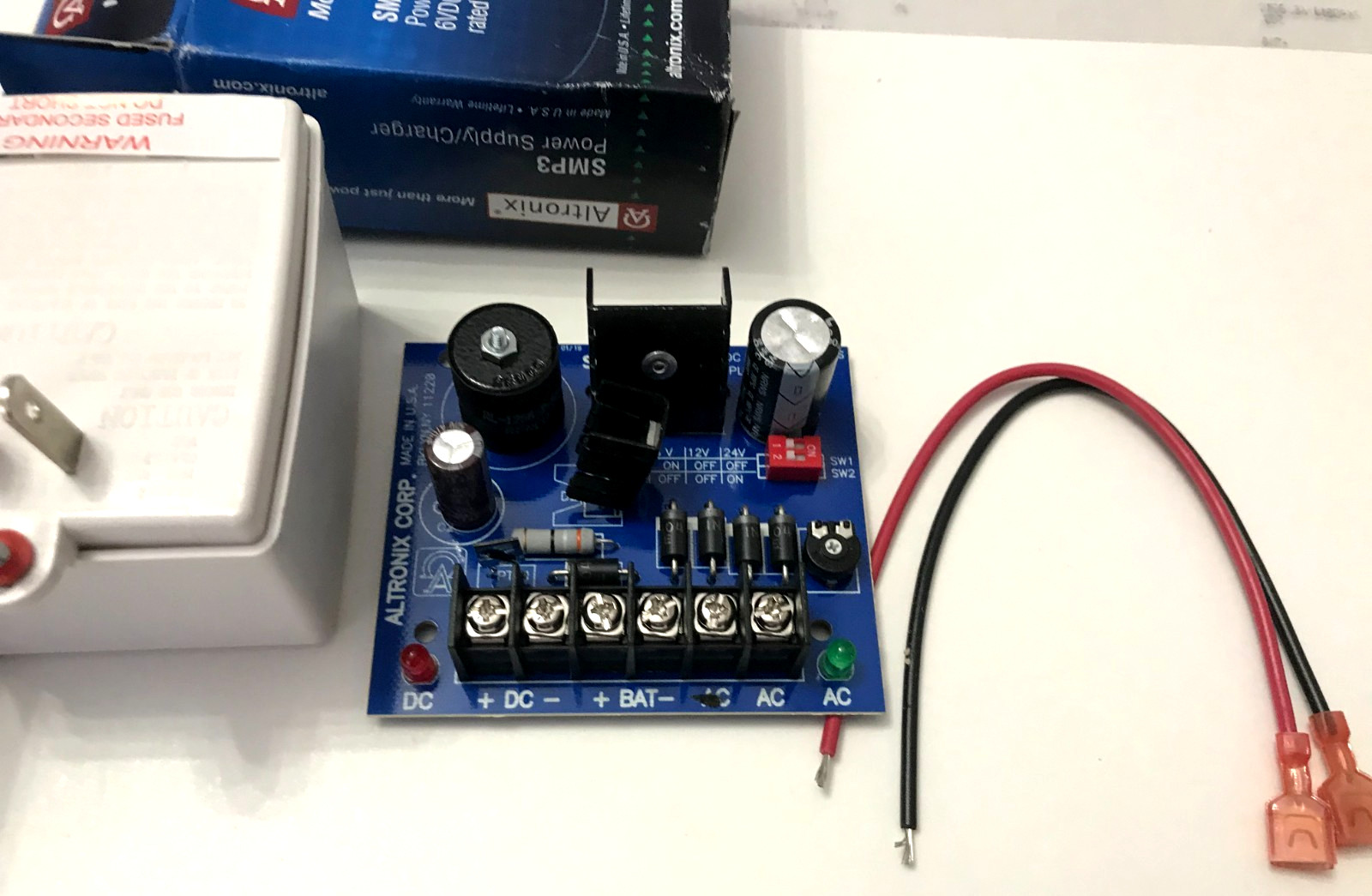 Altronix SMP312C Kit, 16.5VAC 40 plug In Transformer, 12VDC 4AH/W BATTERY