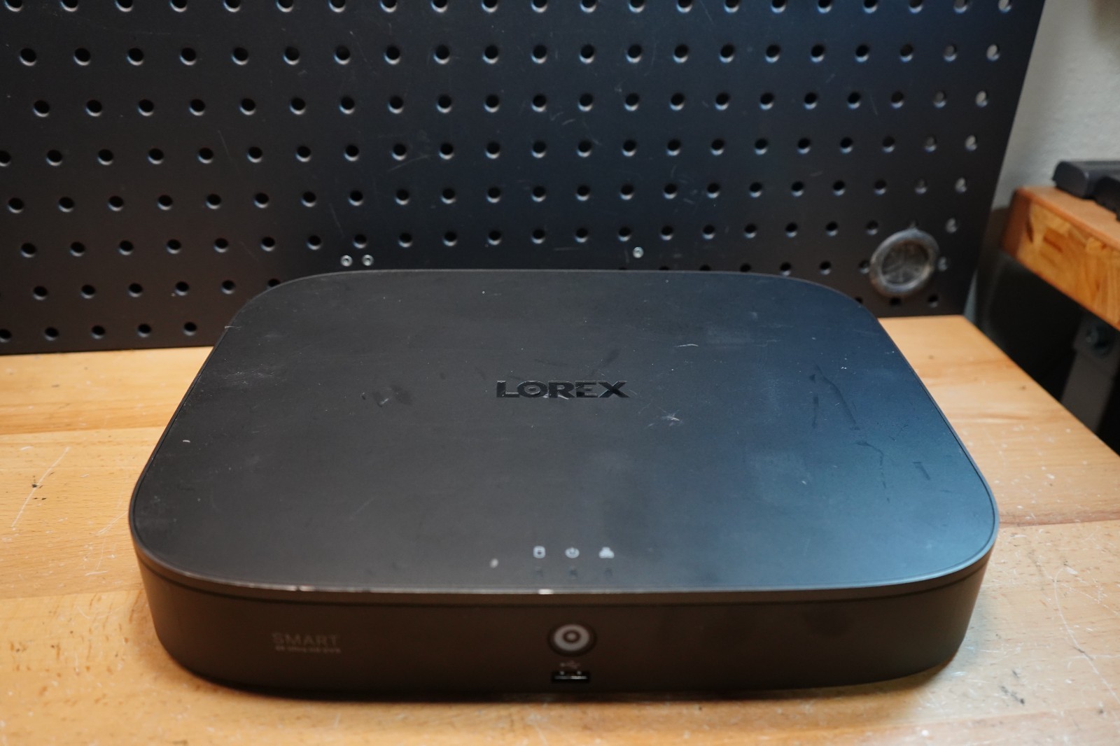 (B) Lorex D861A8B-Z 4K 8-Channel Analog HD DVR Security Recorder