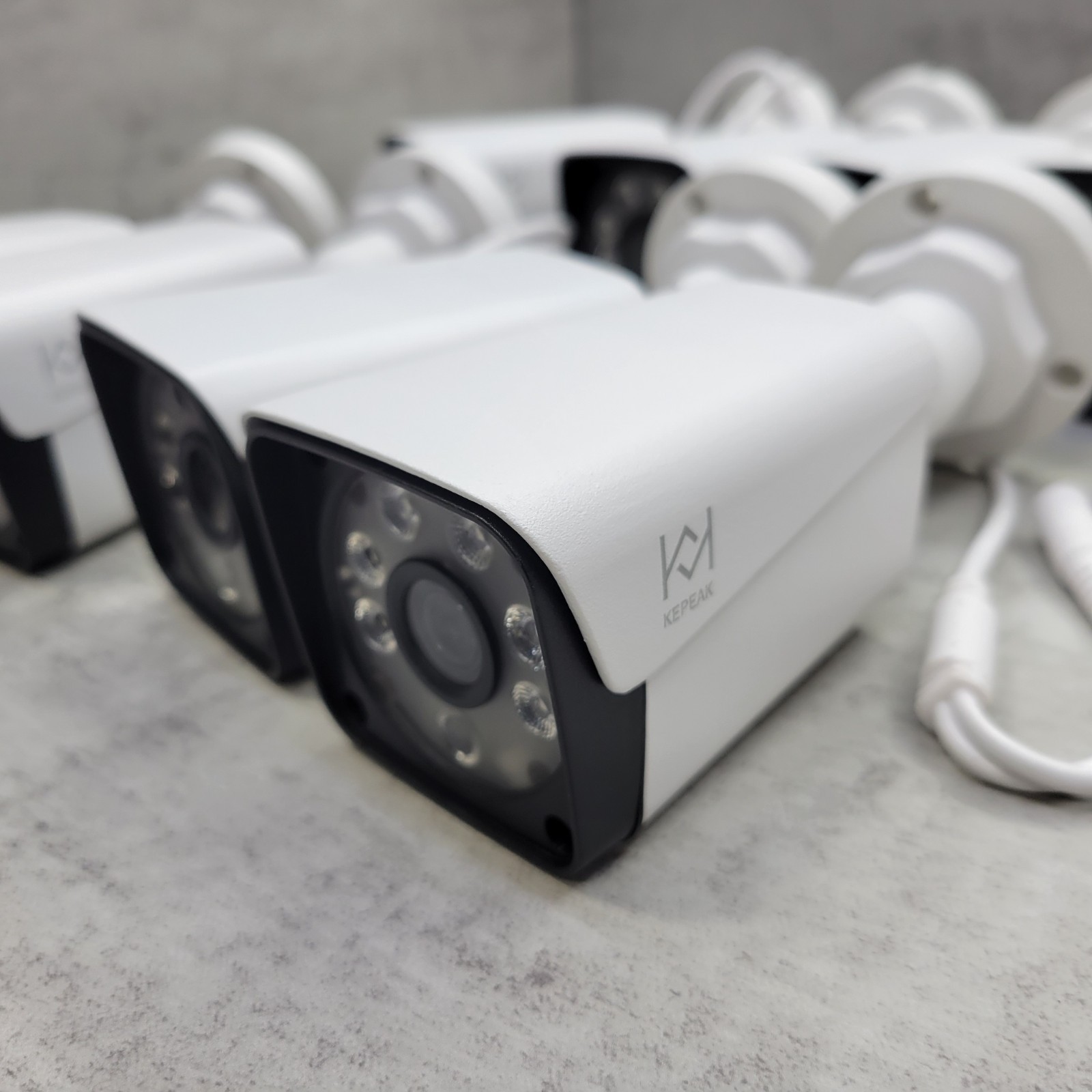KEPEAK WIRED 8 Channel Security Camera System Indoor Outdoor 8 Cameras 1080P ™