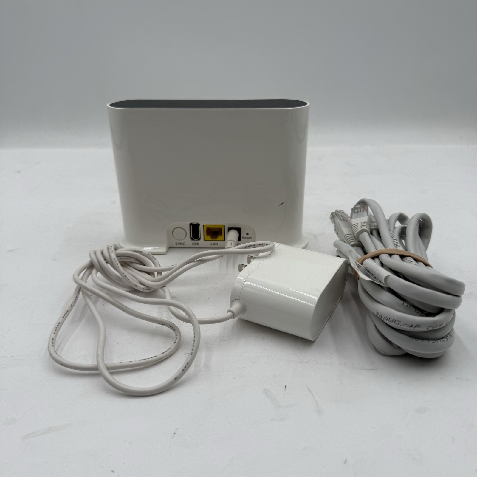C13 Netgear Arlo Pro VMB4500 Wireless Security Camera Base Station w/ AC Adapter