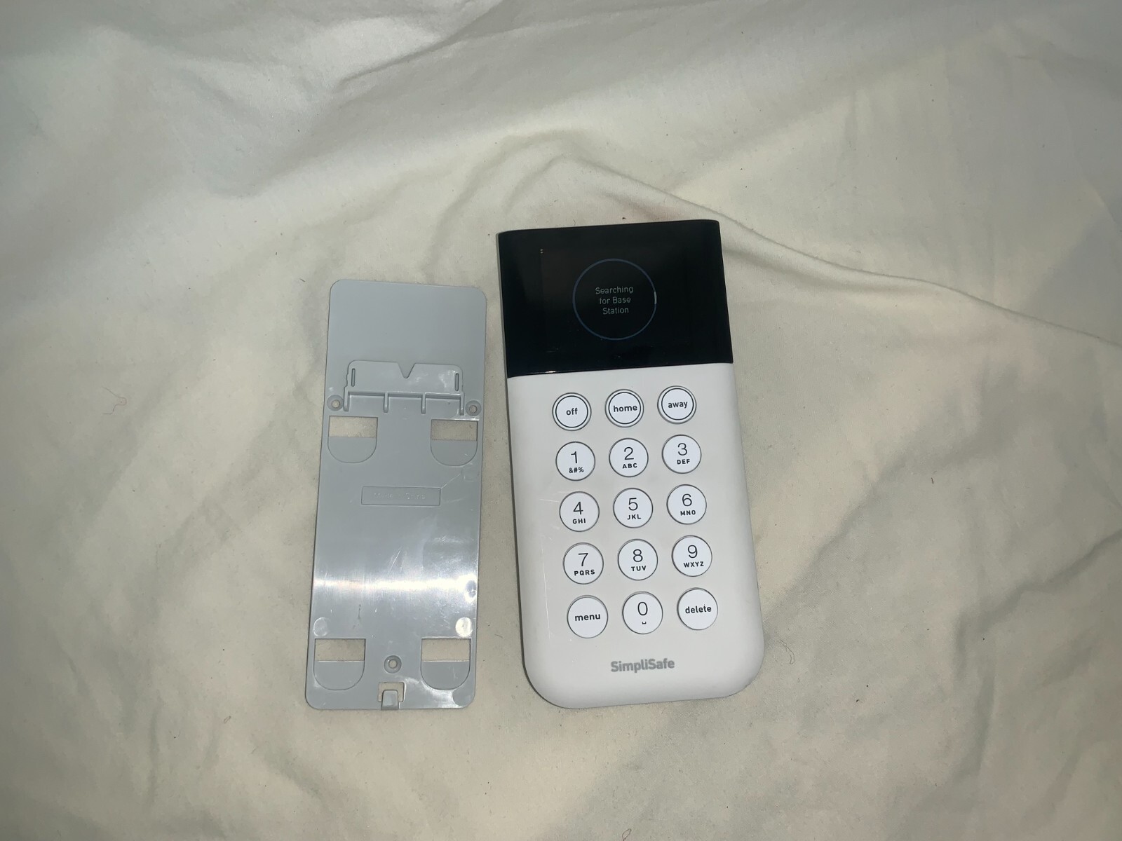 SimpliSafe Home Security System Original Wireless Keypad Remote White SSKP3 NICE