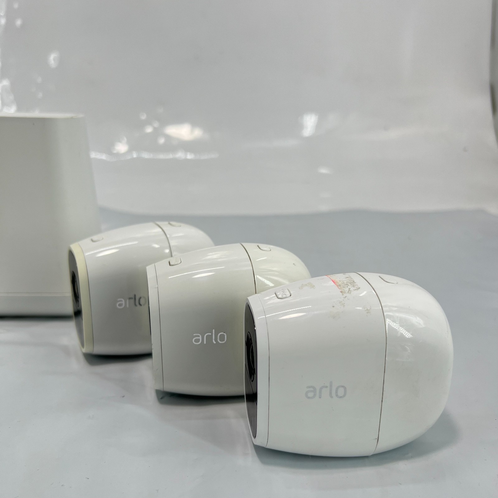 Netgear Arlo Pro 2 VMC4030P Wireless Security Cameras W Base Station VMB4000 x6