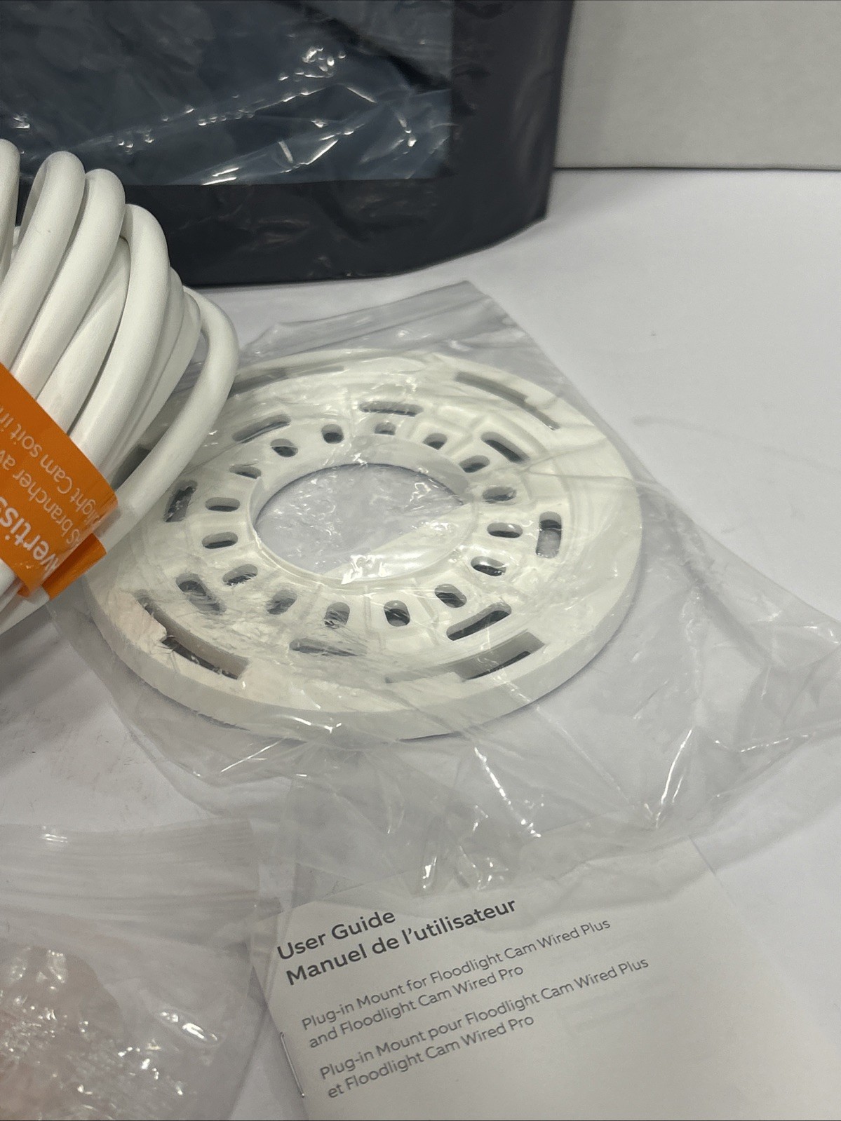 Ring Plug-In Mount for Floodlight Cams – White US Open Box NEW