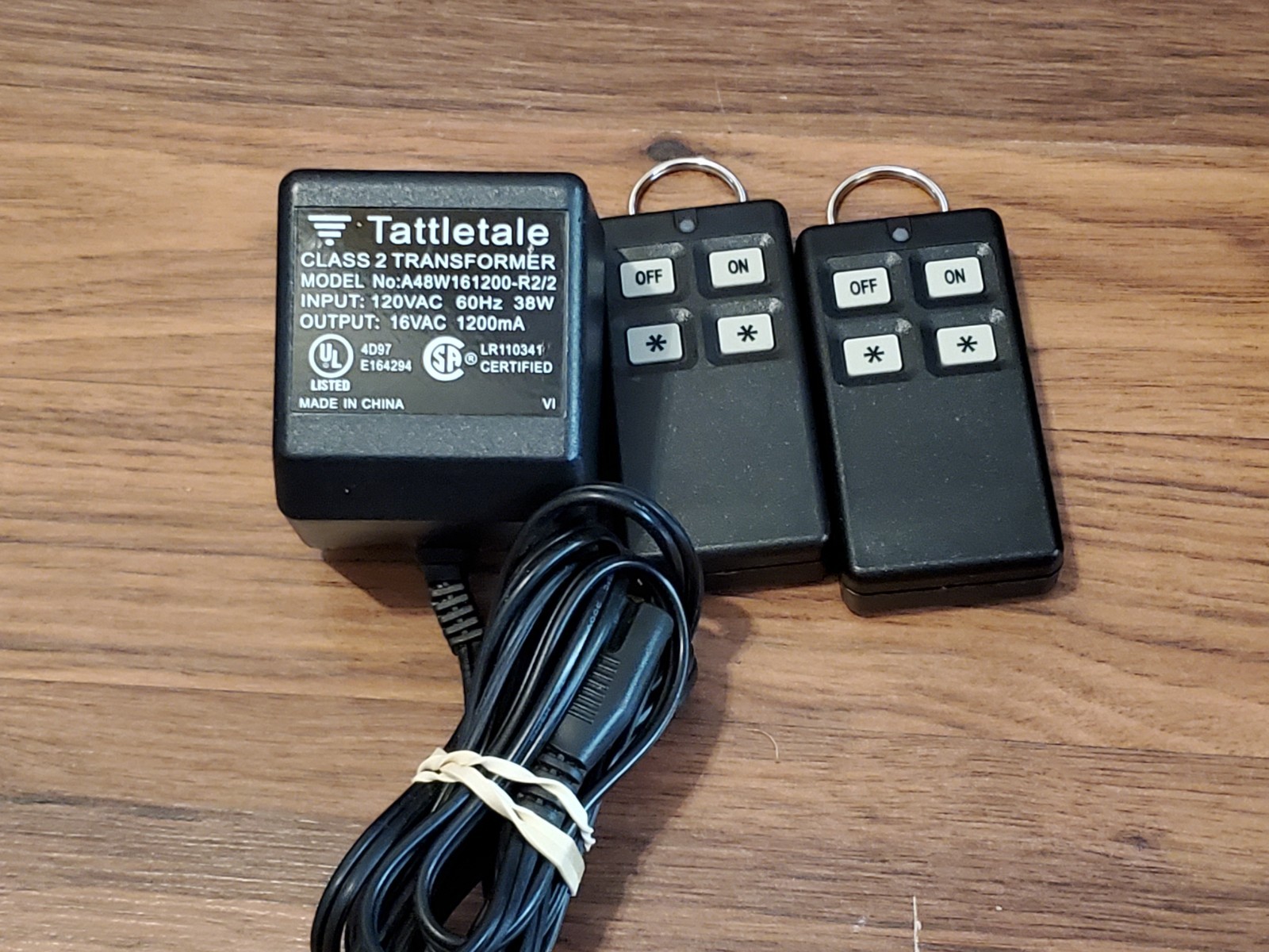 Tattletale Alarm System Base Unit + 2 Key Chain Remotes + Power Cord