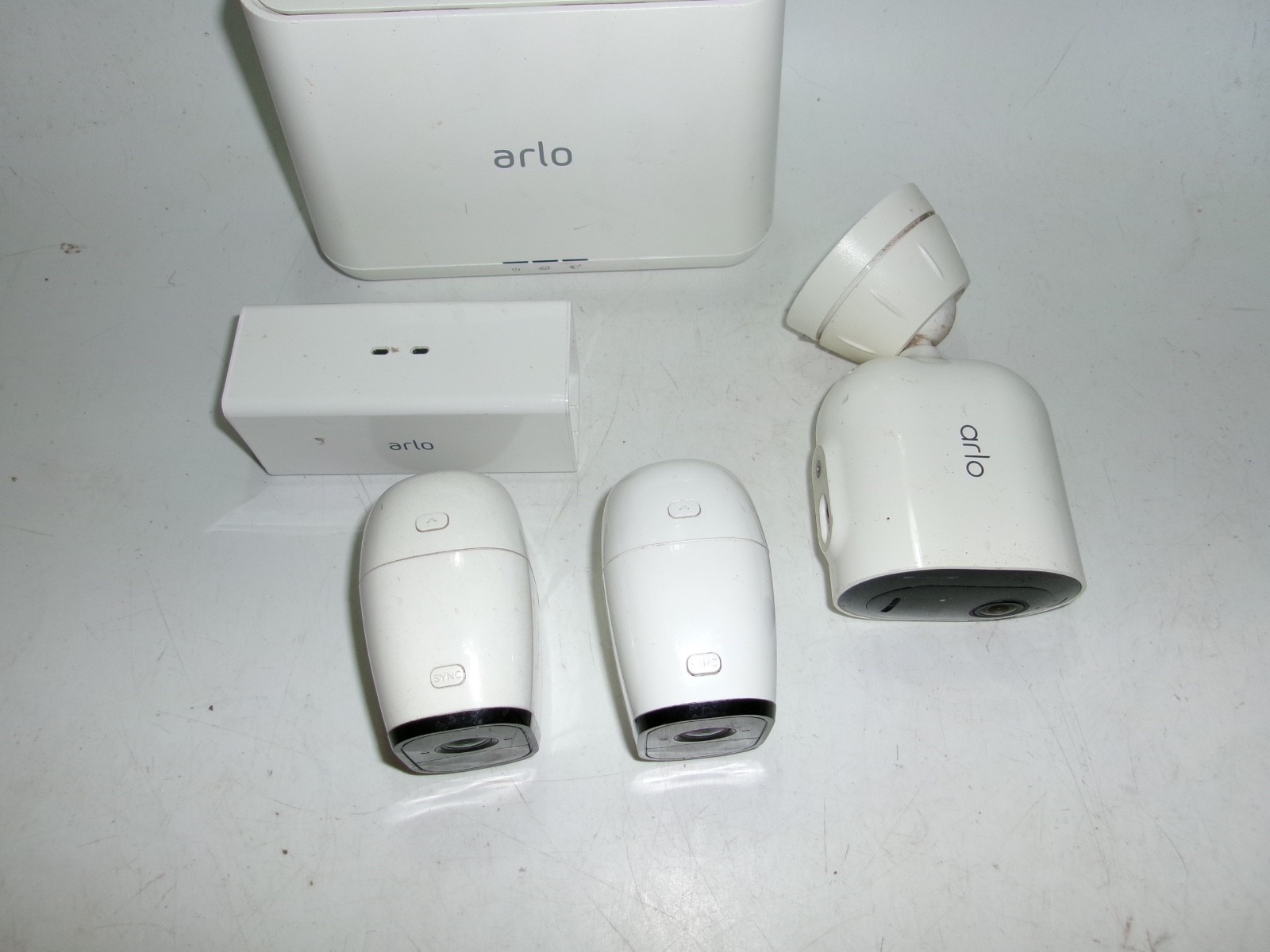 Arlo Security System VMB4000 Base Station + Wireless Cameras – READ – No Cords