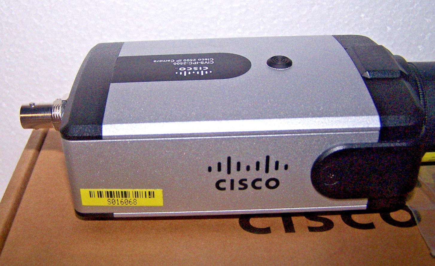 Cisco CIVS‑IPC‑2500 IP Camera 2500 Series Full Resolution Day/Night – New