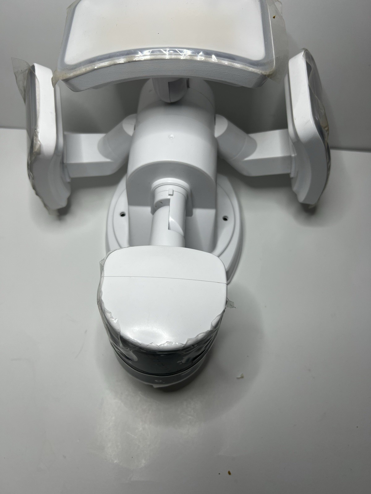 Feit Electric SEC5000 Smart Dual Lens Panoramic Floodlight Camera – FOR PARTS