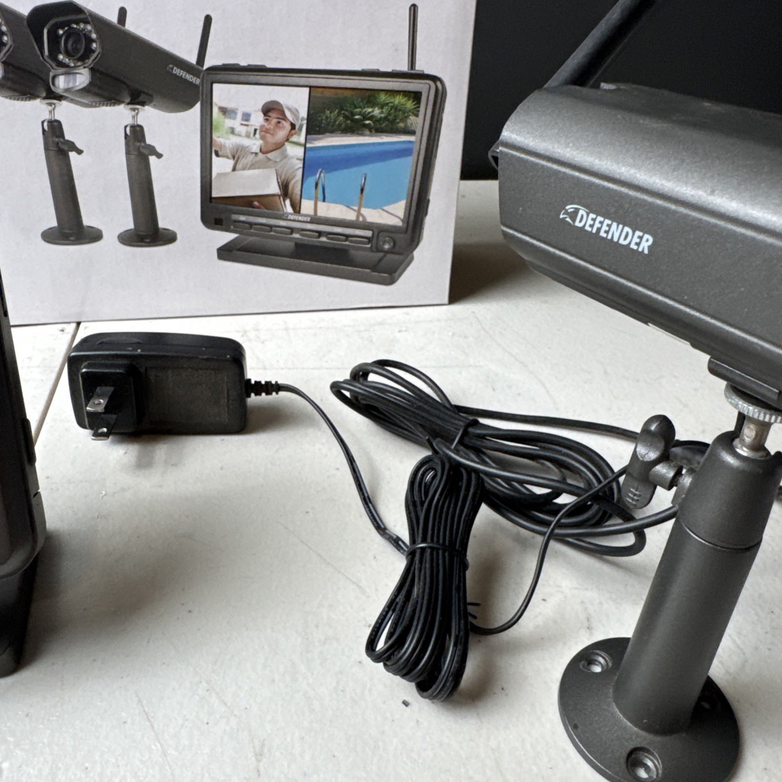 Defender PHOENIX M2C Security Camera Unit Monitor
