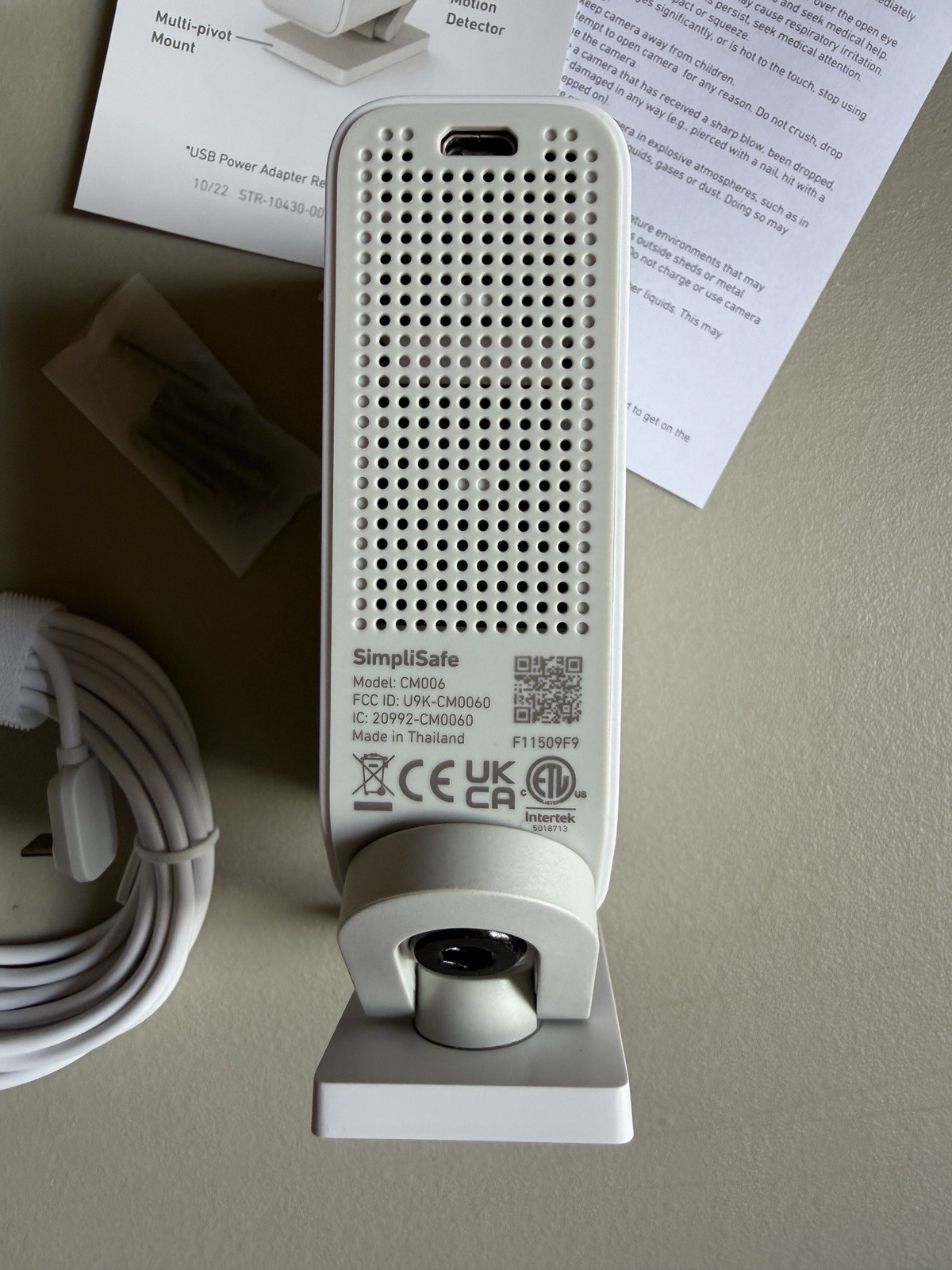 SimpliSafe CM006 Smart Alarm Night Vision Motion Camera Wireless Indoor Security