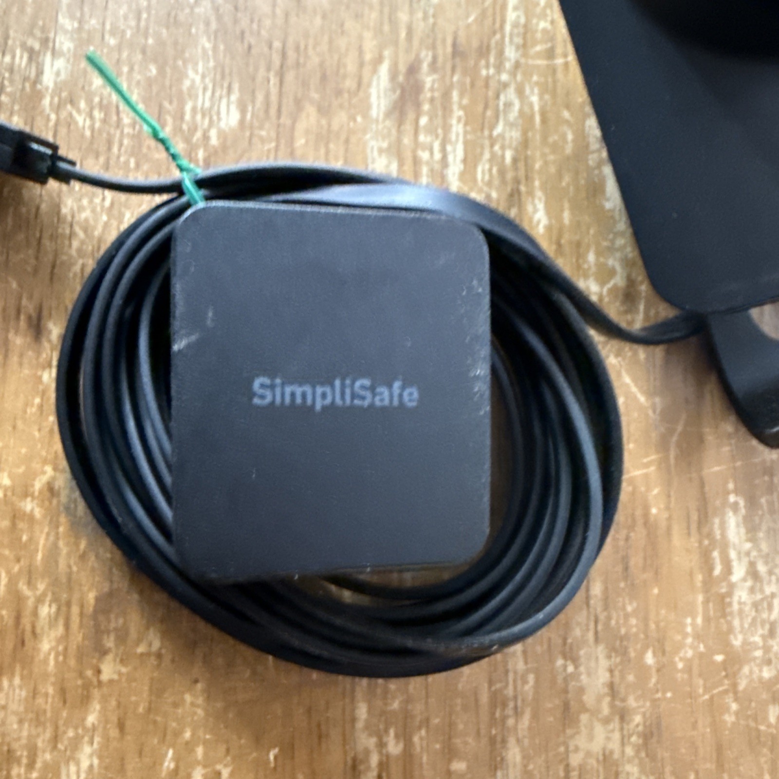 SimpliSafe Indoor Camera Wi-Fi HD Security Camera SSCM1 + Wall Charger + cord !!
