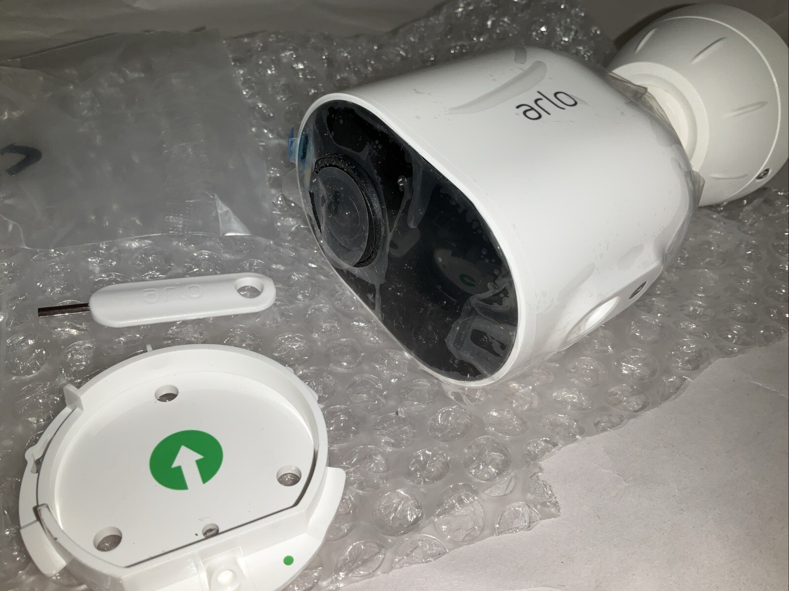 Arlo – Ultra 2 – *Security Mount* UHD 4K Security Camera VMC5040 **SHIPS FAST!
