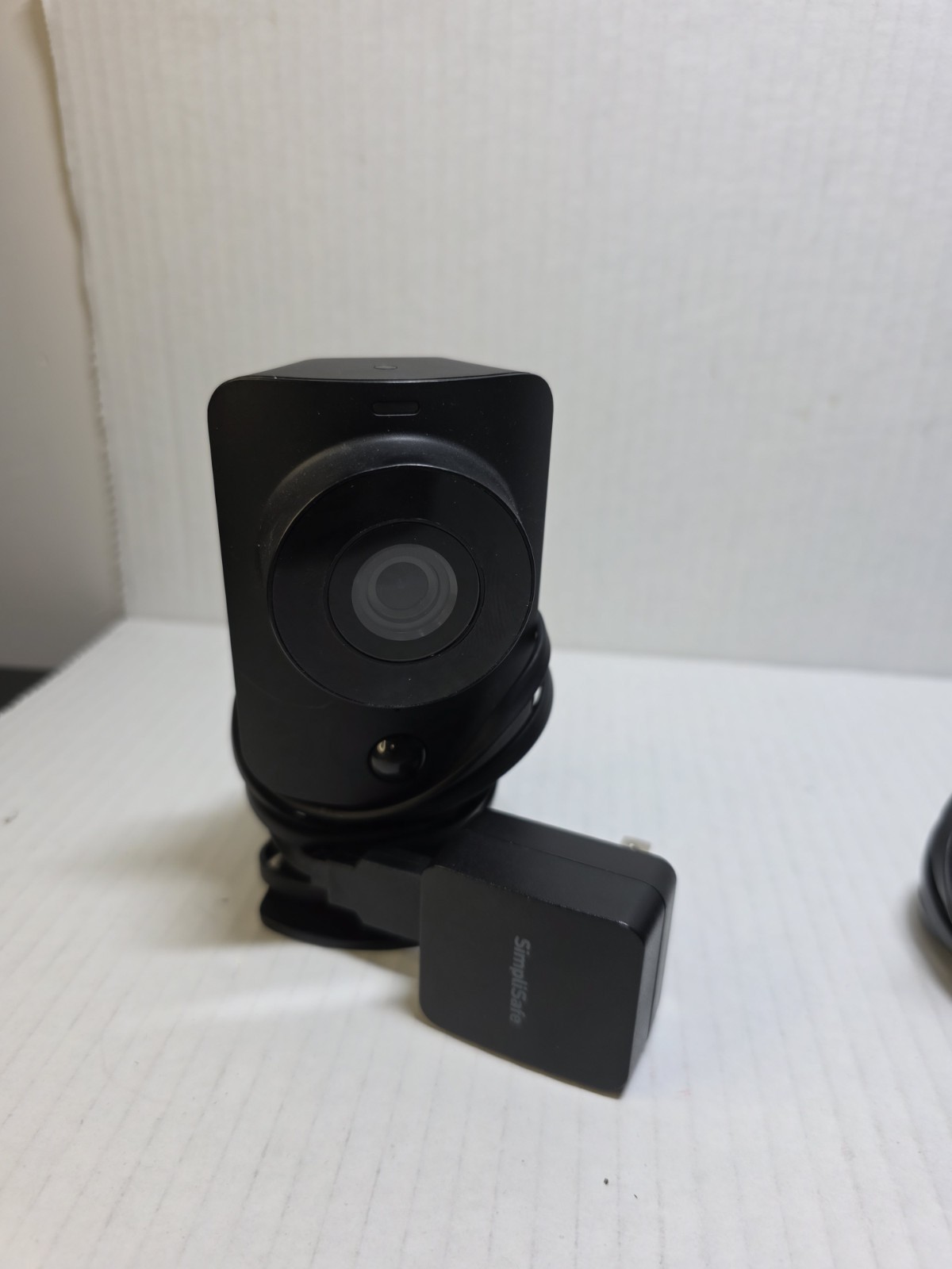 3 SimpliSafe SimpliCam SSCM1 1080p HD Indoor Security Cameras – Black