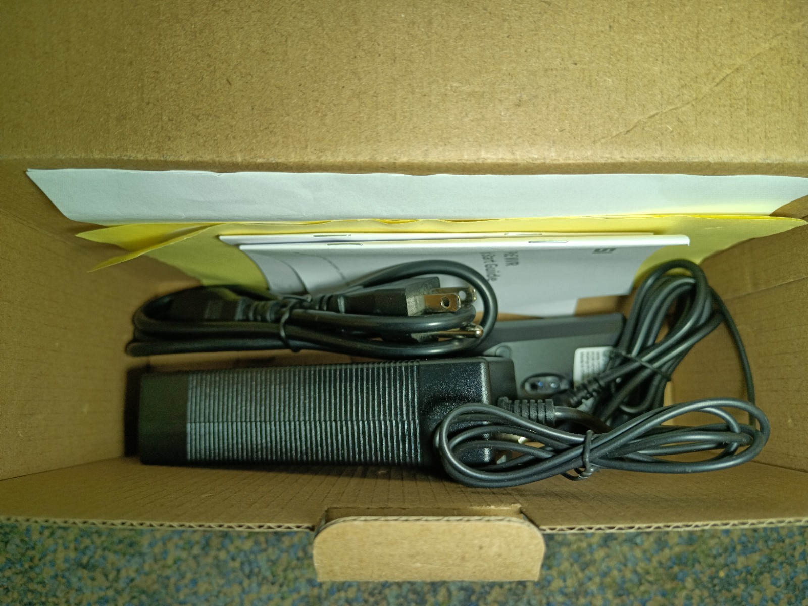 NIB Zosi 8HQ-4295B4-20-US POE 8 Chan (4)5MP Cameras With 4K NVR & Patch Cables