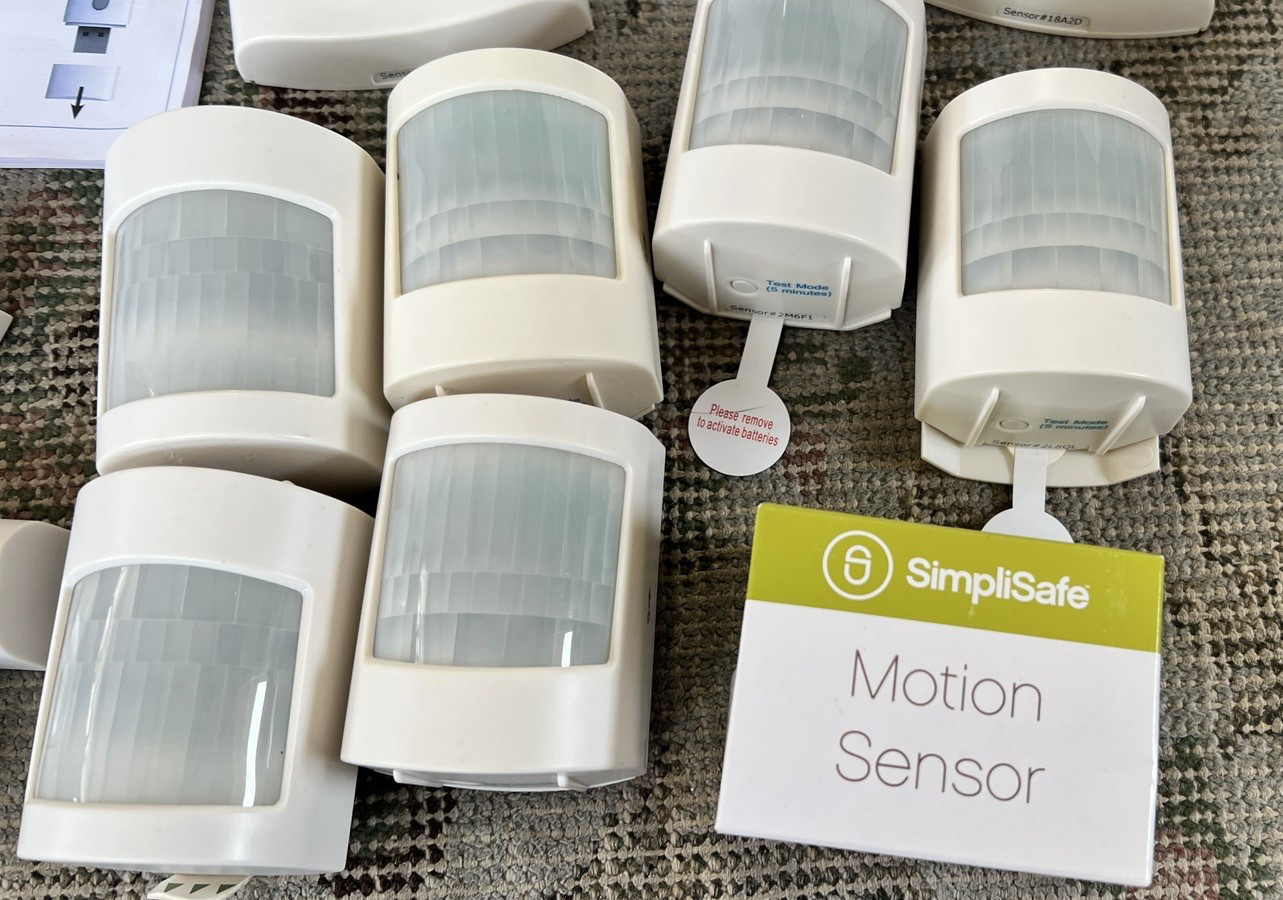 SimpliSafe Home Security System 17 Pcs Model SSCS2 Lot