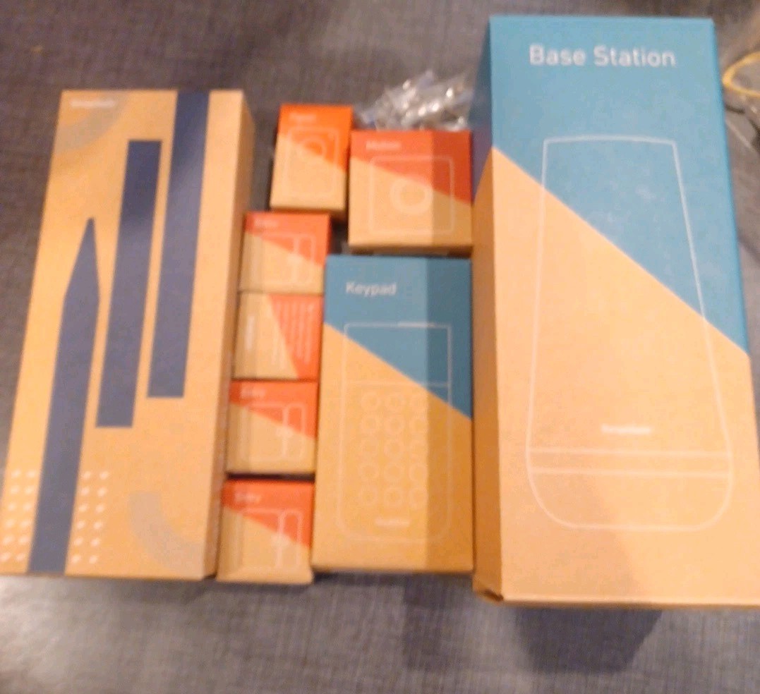 SimpliSafe Protect Home Security System White 9-pieces As Shown In Photos