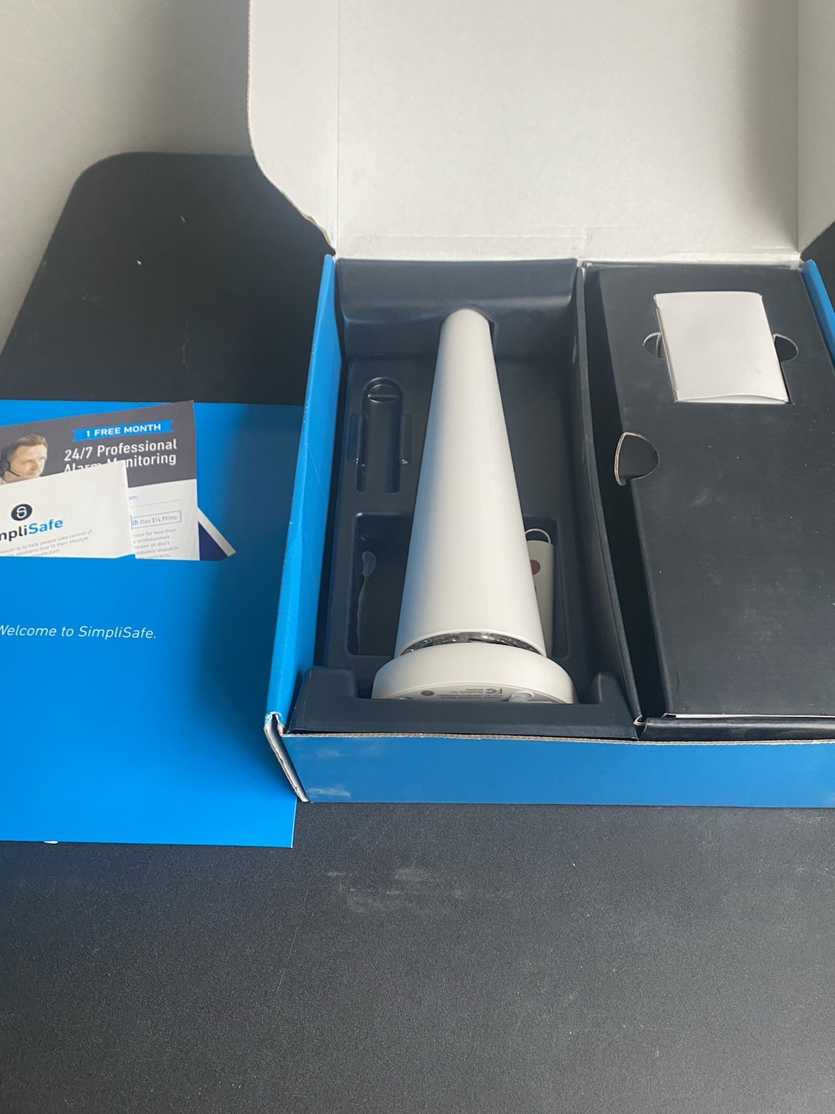 SimpliSafe Home Security Base 1st Generation Motion & Entry Sensor Bundle Read