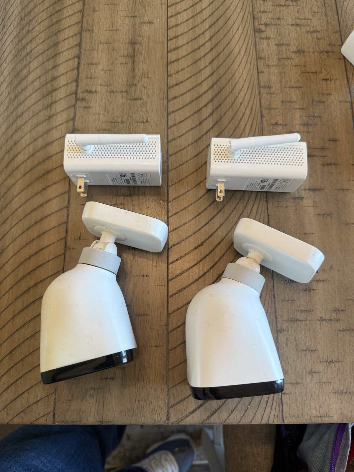 Vivint SmartHome Wireless IP Camera System, Doorbell, Display, 3 Cameras