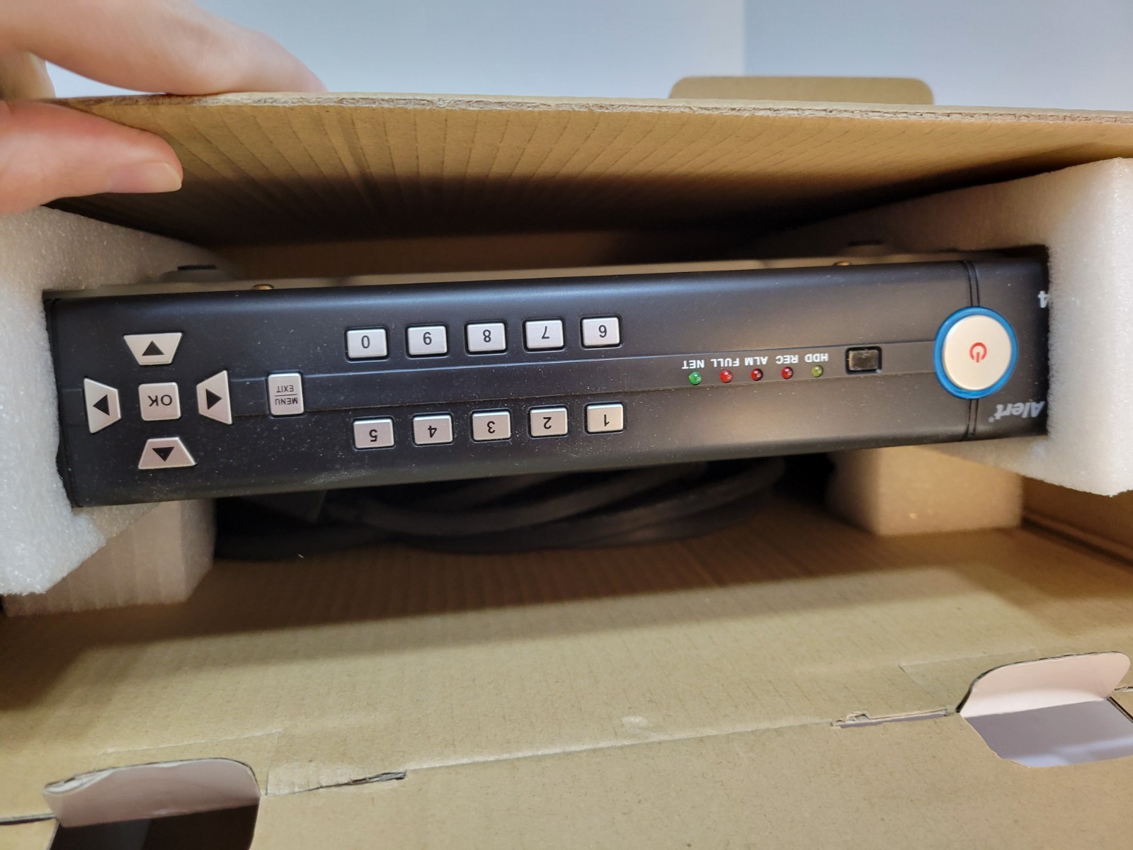 First alert 500gb DVR Security System 4 channel used 3 cameras untested