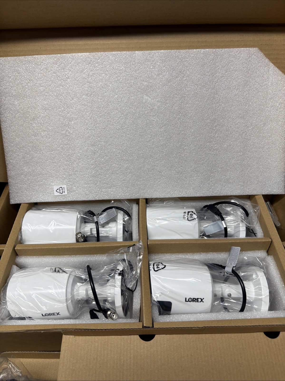 Lorex D242A8B-Z 1080p 8 Channel 4 Cameras included 1TB Wired DVR System Open Box