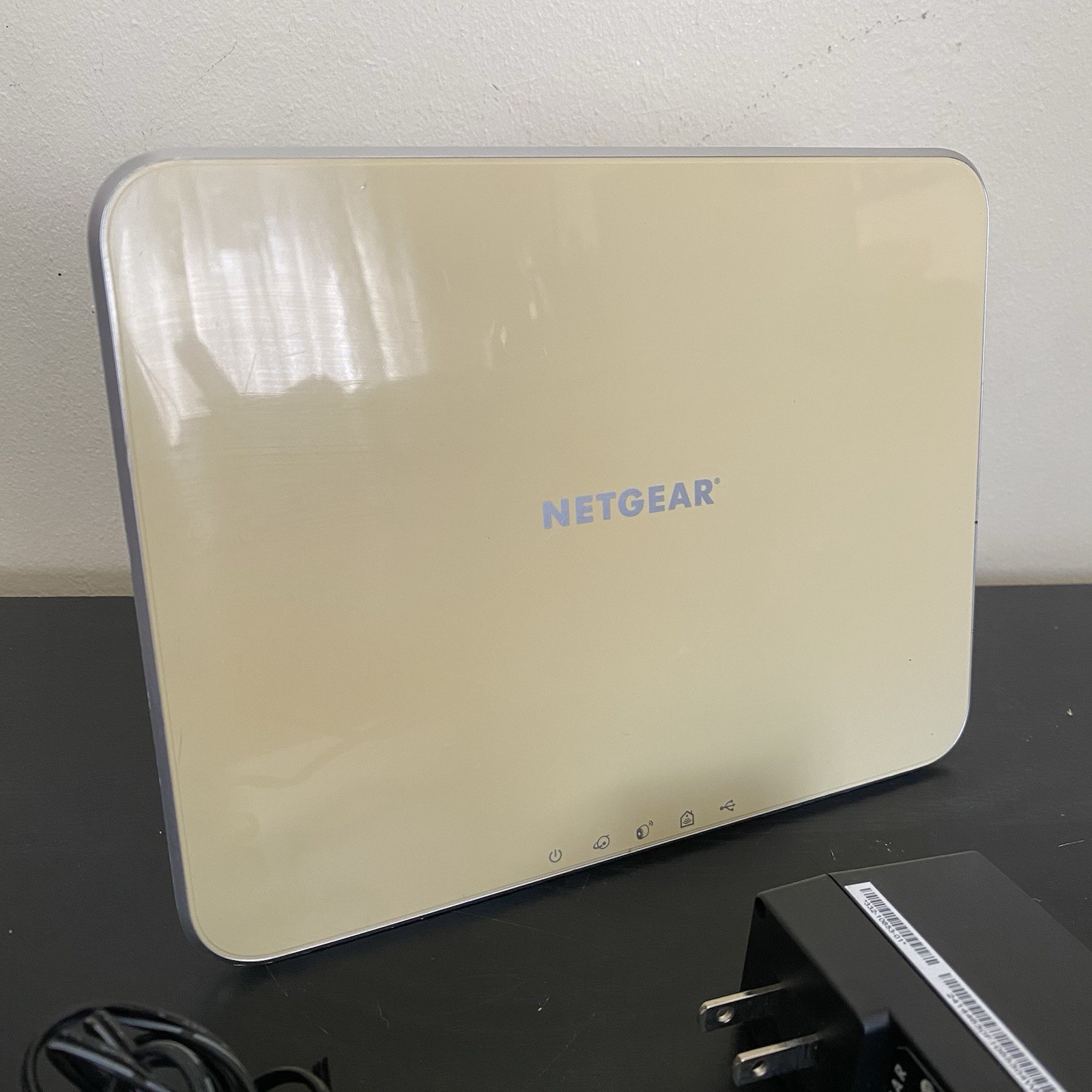 NETGEAR VMB3000 Arlo Base Station with Power Adapter