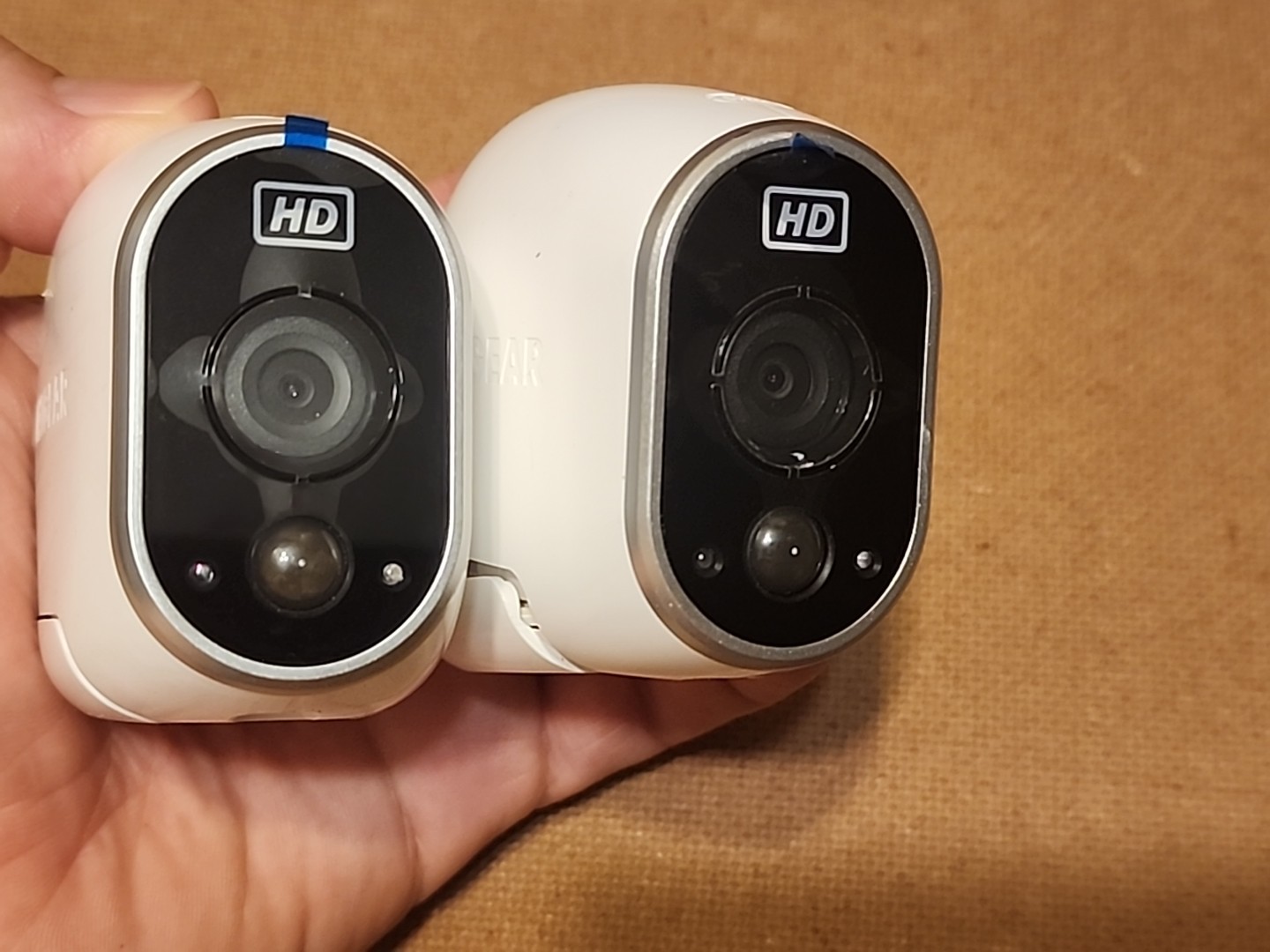 NETGEAR ARLO VMB3000 HOME BASE & 2 VMC3030 HD WIRE-FREE CAMERA INDOOR/OUTDOOR