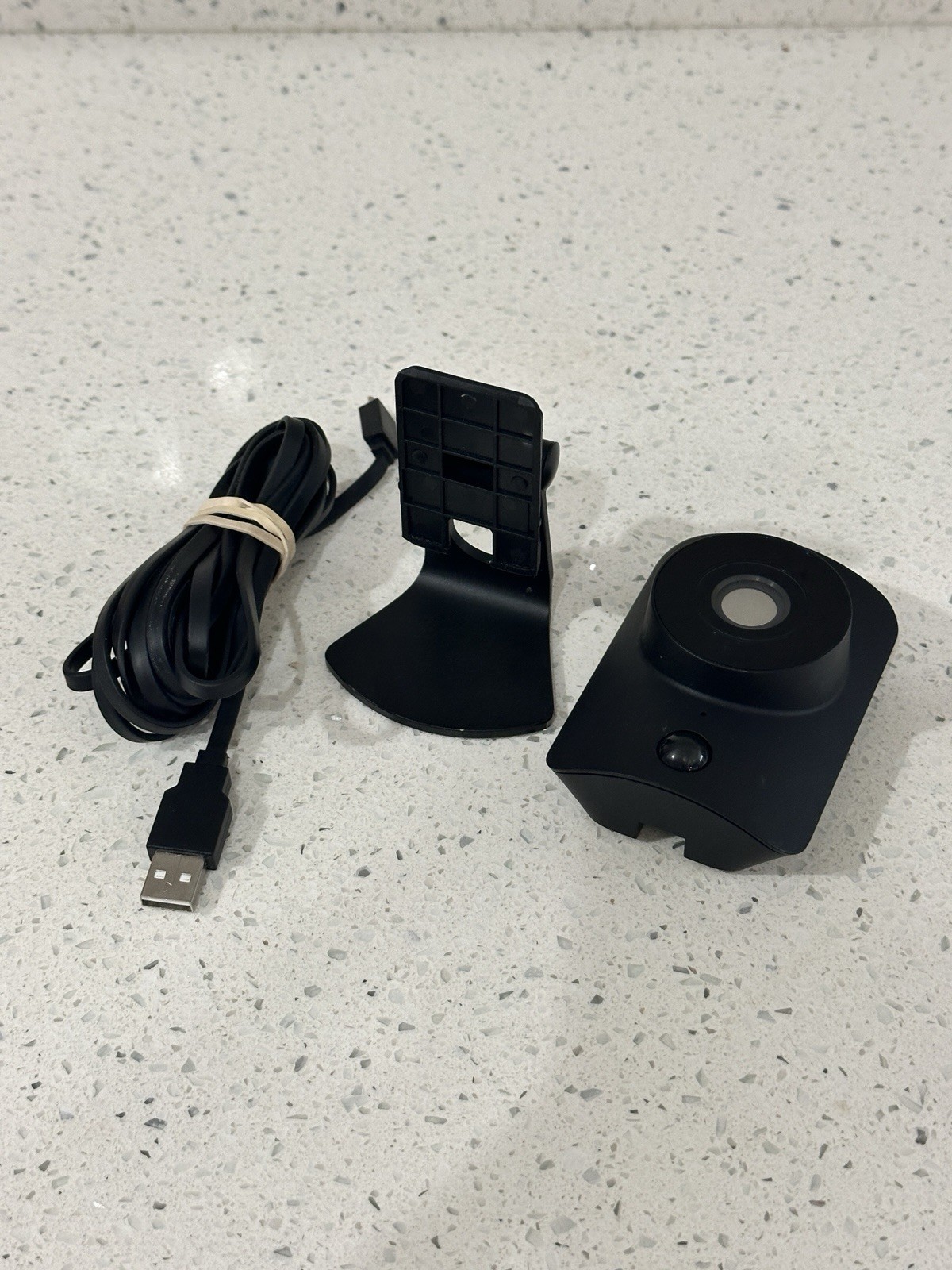 SimpliSafe Security System Keypad SSKP3 and Camera SSCM1 2pc Bundle in Black