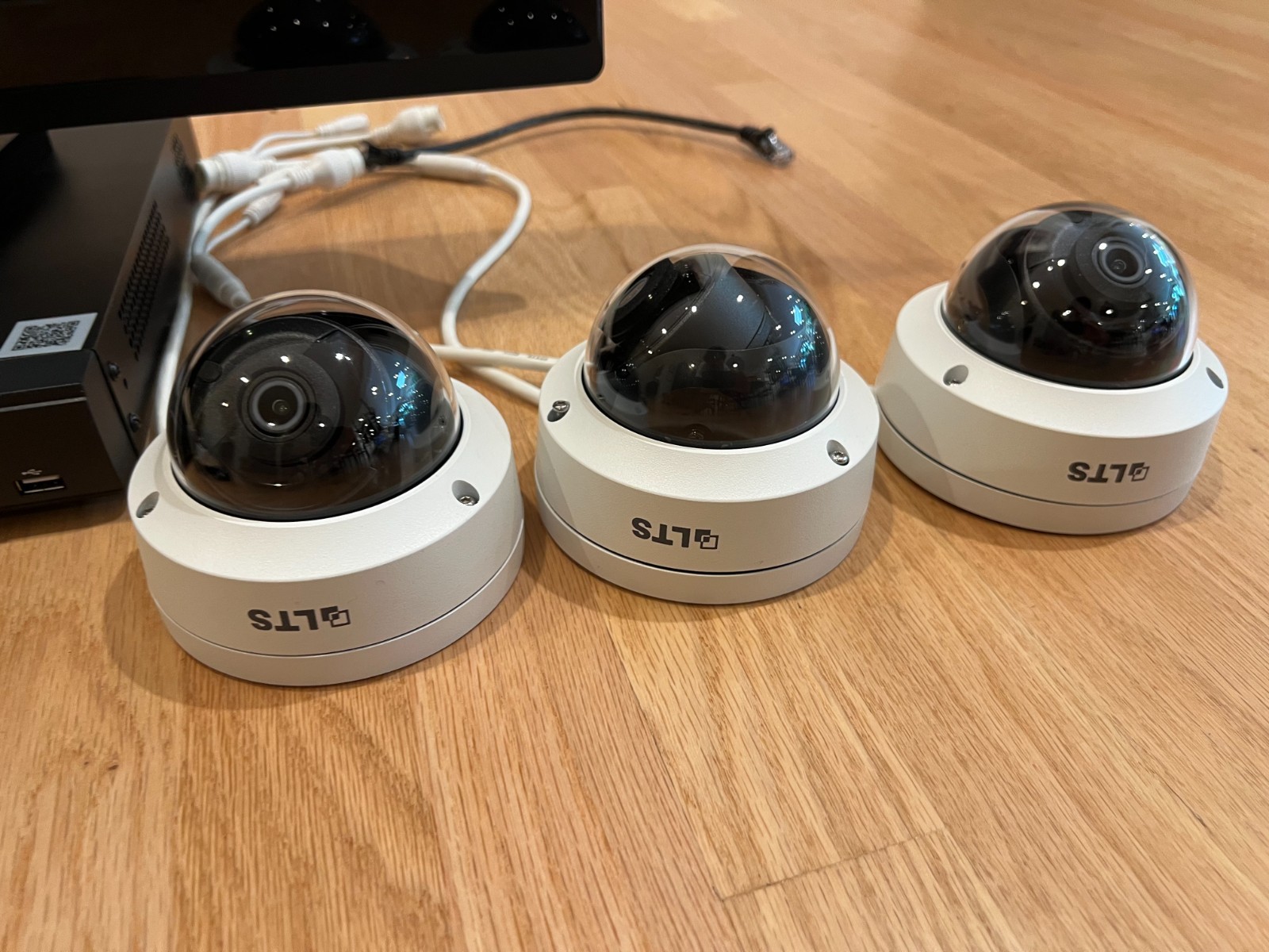 LTS Professional Security System – 8CH PoE NVR, 4 Dome Cameras & Monitor