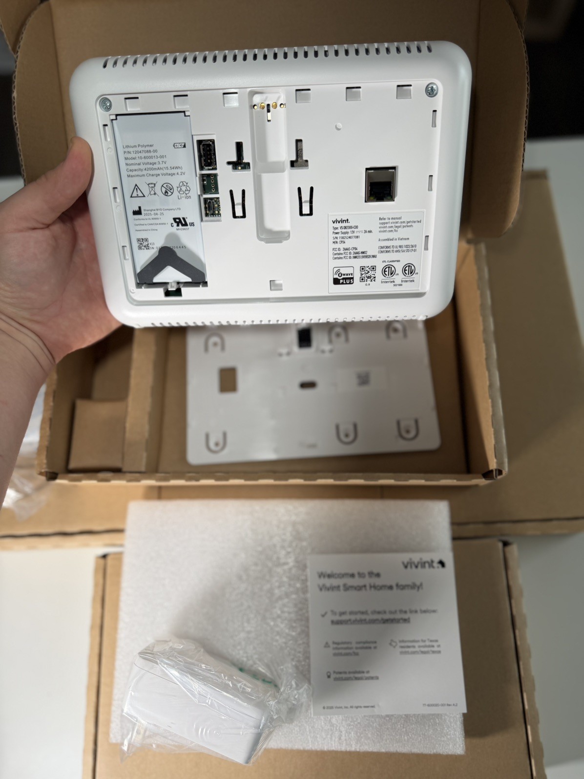 BRAND NEW Vivint Smart Home Sky Control Panel Smart Hub VS-SH2000-C00 (VE)