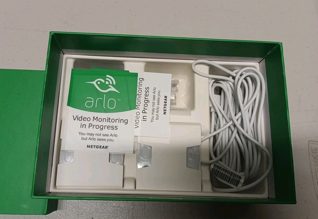 Arlo Q VMC3040-100NAS 1080p HD Wireless Security Camera with Audio Replacment!