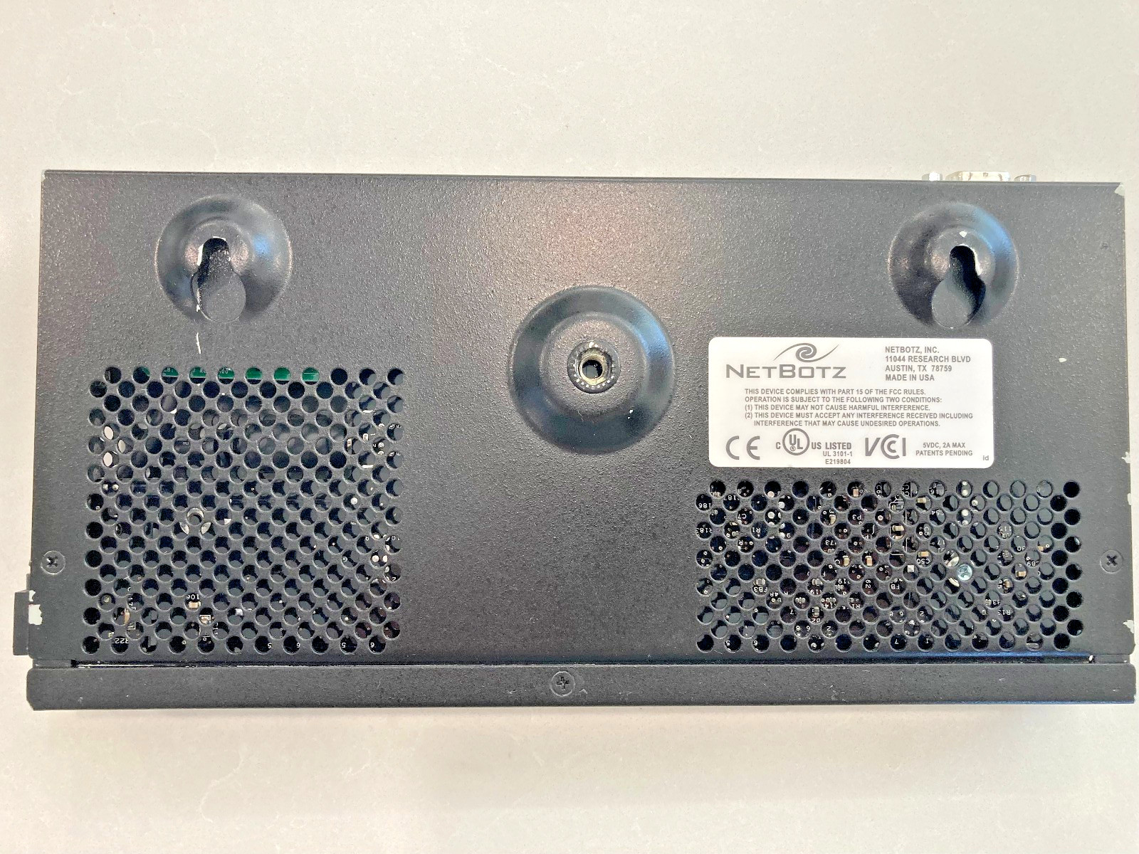 NetBotz WallBotz 400C Security + Environment Monitoring Appliance Telaid-branded
