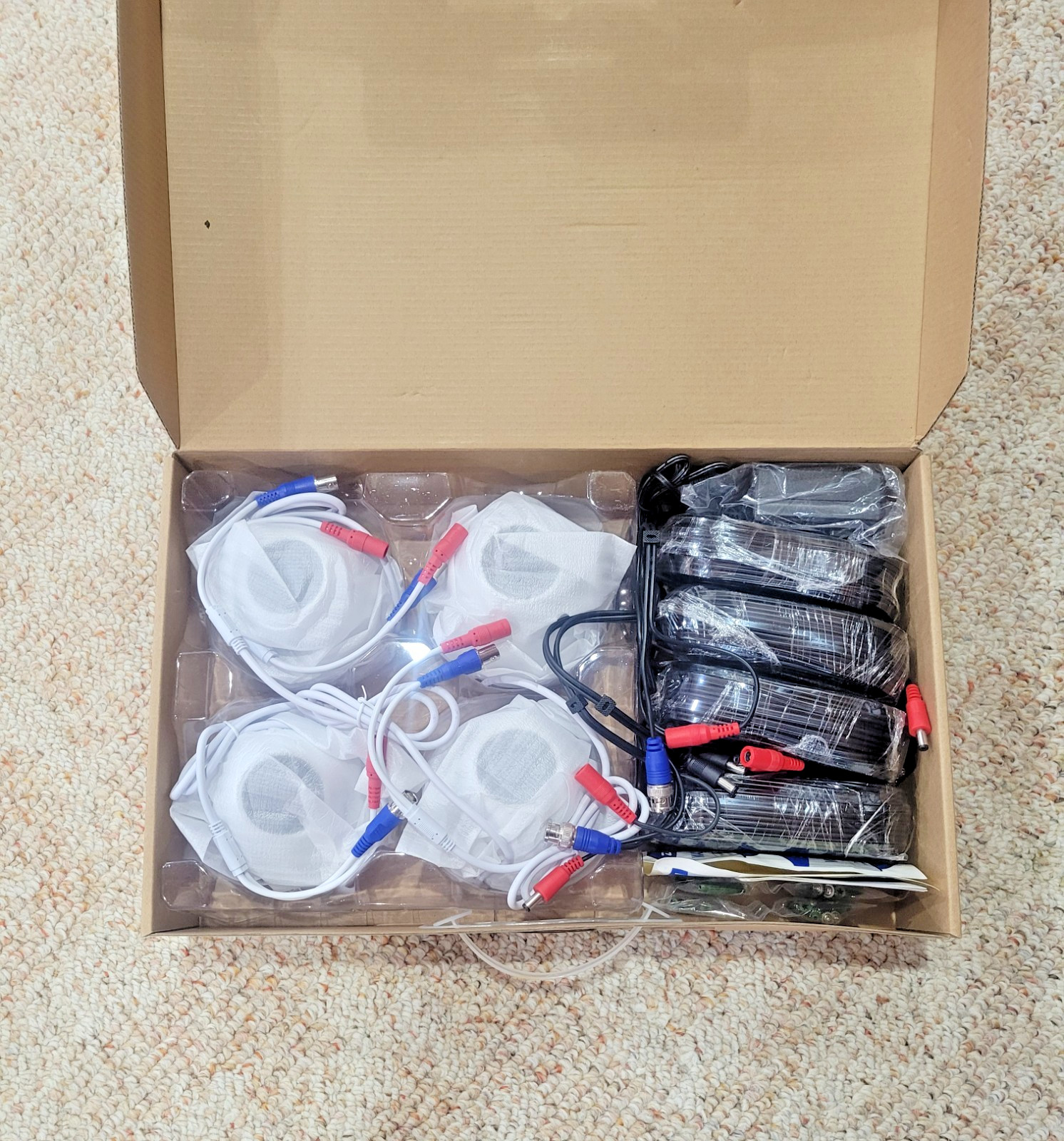 ? ZOSI 8CH Security Camera System DVR – 8 Cameras New In Open Box ?