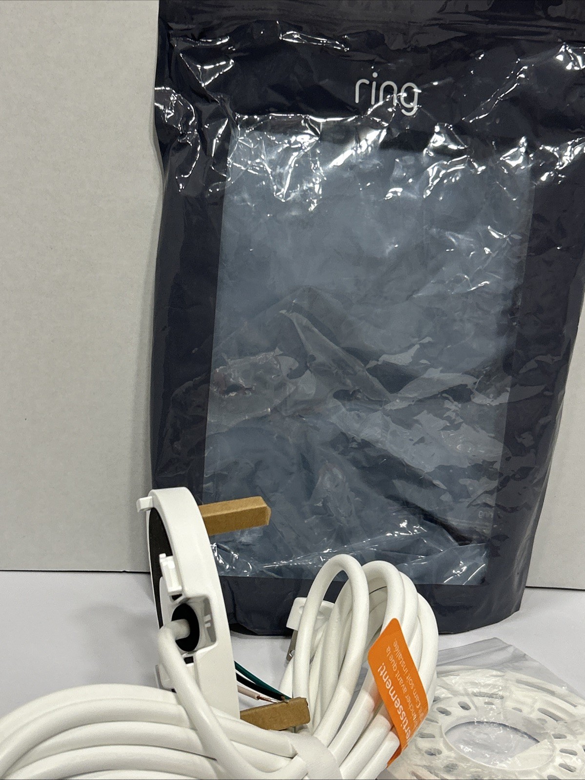 Ring Plug-In Mount for Floodlight Cams – White US Open Box NEW