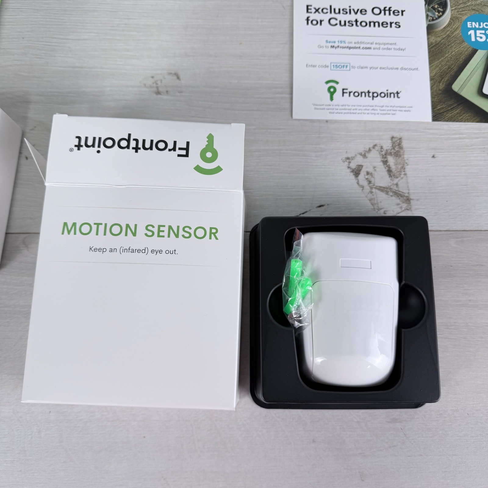Frontpoint Home Security System Safehouse 6 Piece Kit Hub Doorbell Sensors