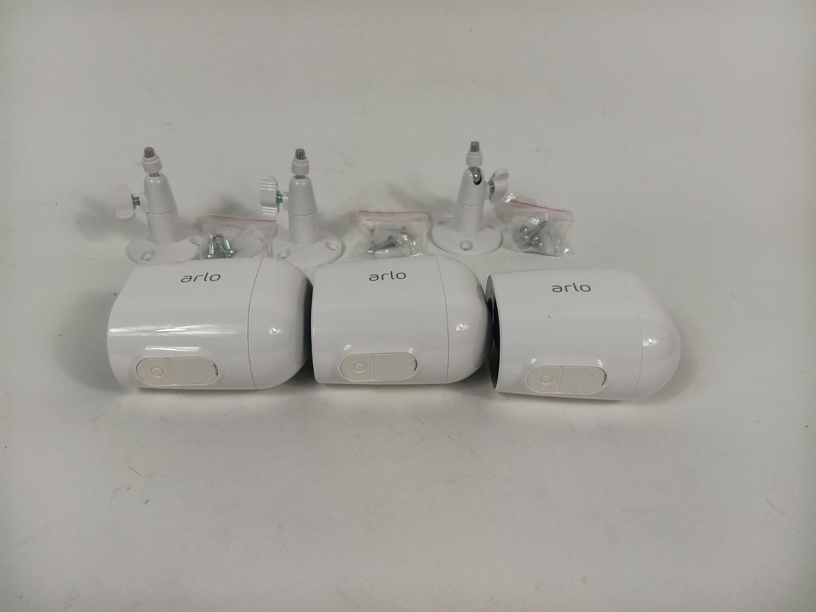 Arlo Essential Security Spotlight Camera Lot of 3 Cameras White VMC2030 + Mounts
