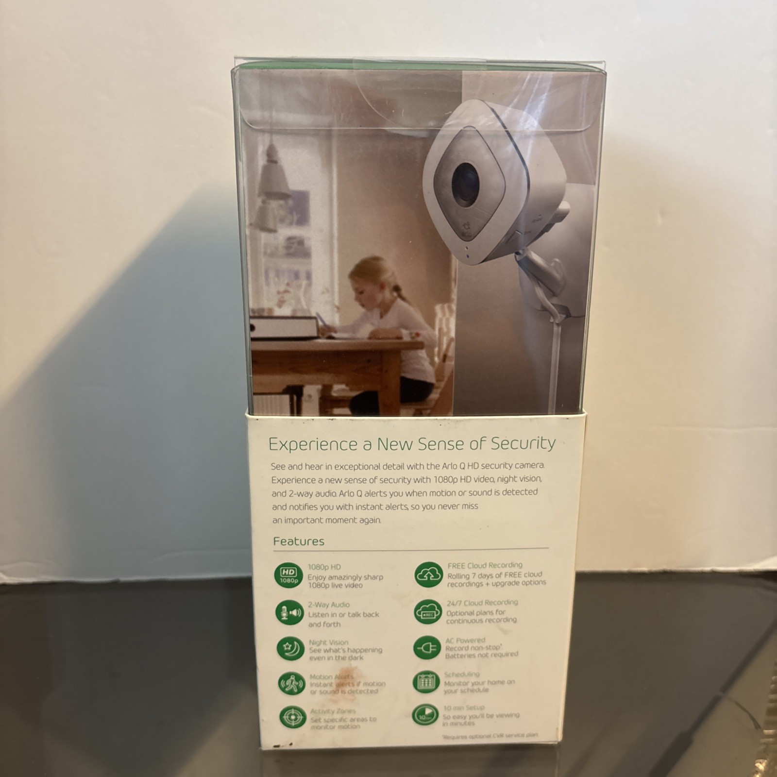 Arlo Q VMC3040-100NAS 1080p HD Wireless Security Camera with Audio NEW