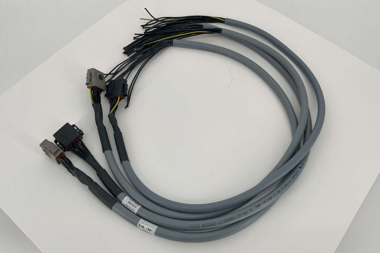 CERVIS WIRELESS SMART RECEIVER BU-2H18XF WITH REMOTE AND CONNECTORS
