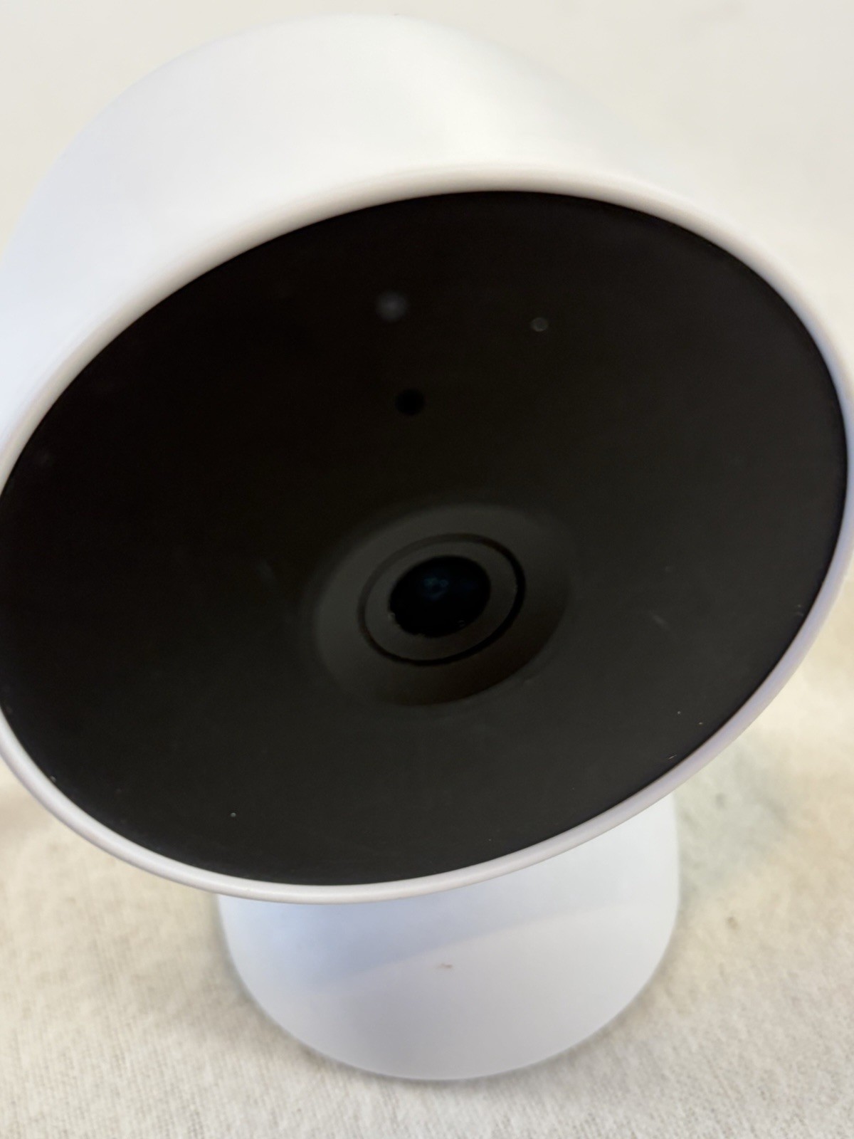 Google Nest Security Cam Indoor 1080p Wired 2nd Gen. GJQ9T (White Snow)