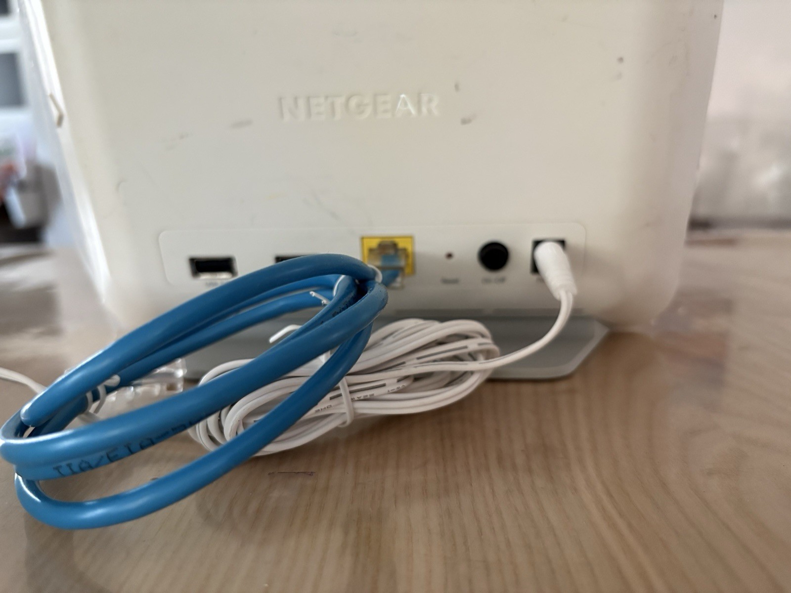 Netgear SecurityBaseStation Wireless Wi-Fi Router VMB3000 Hub Unit Charger &Eth