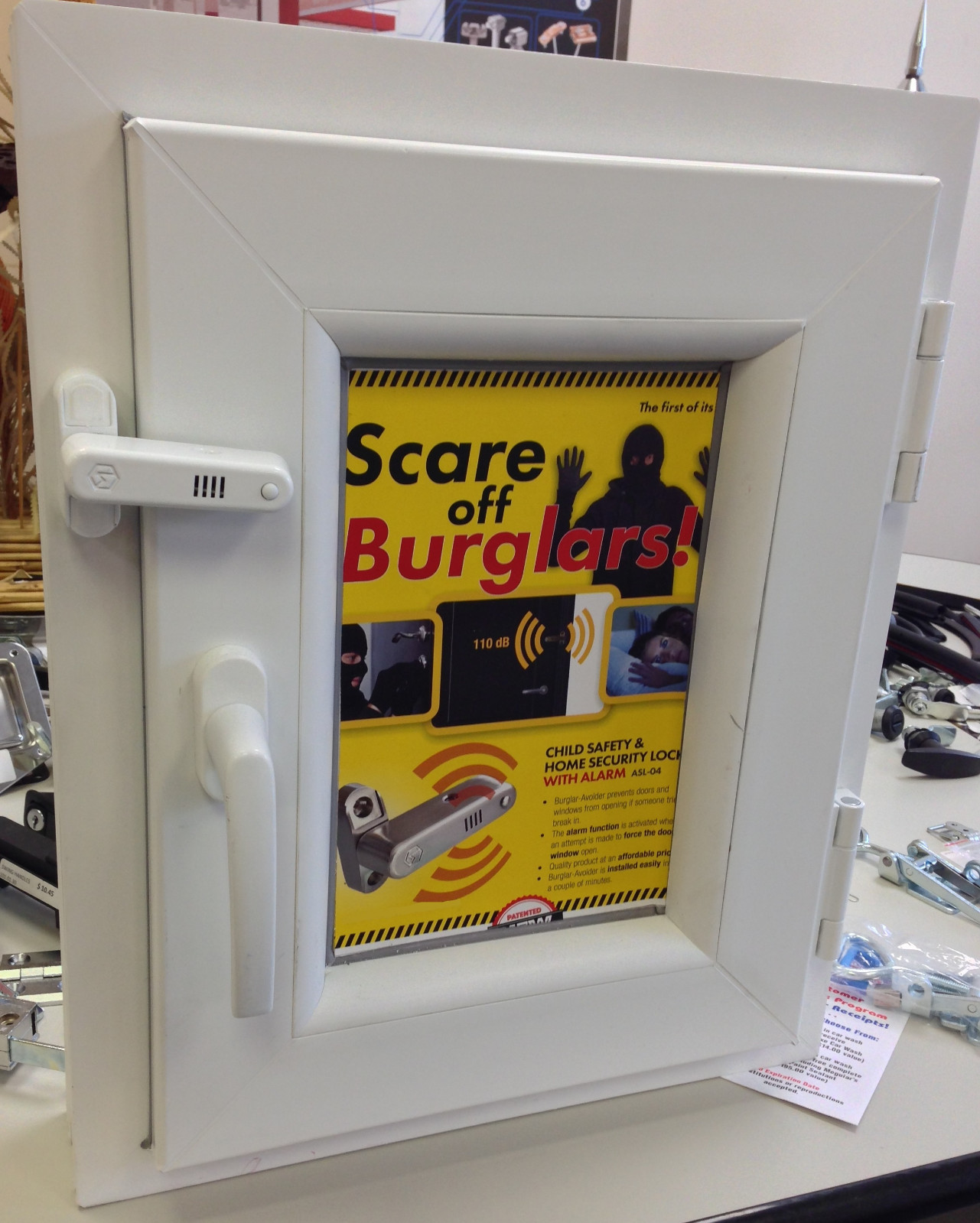Home Security & Child Safety Lock With 110dB alarm (batteries for 3 work hours)