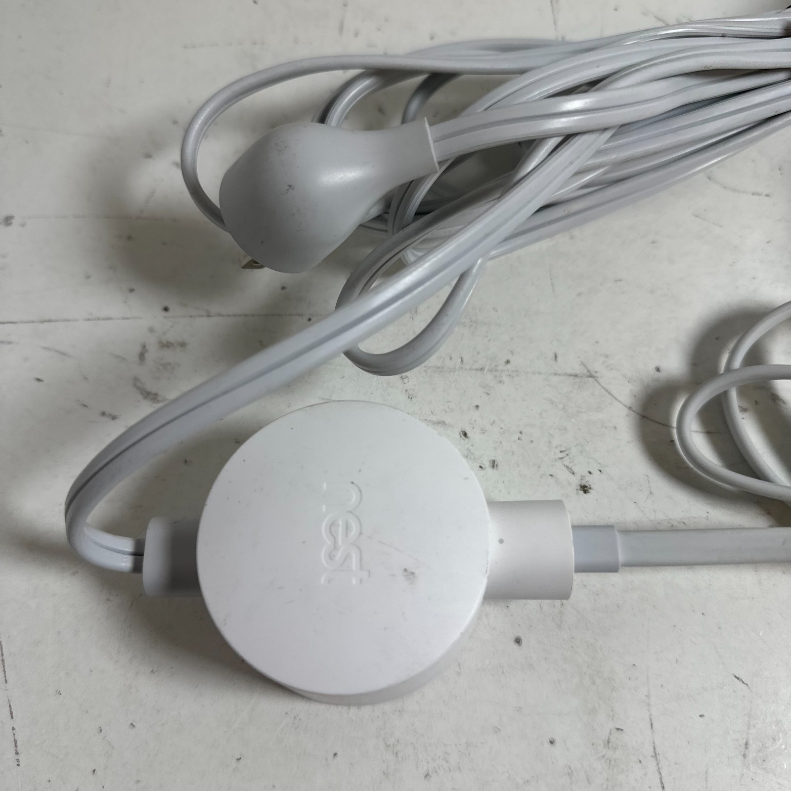 Google Nest Cam Outdoor 1st Gen A0033 White Classic Smart HD Security Camera