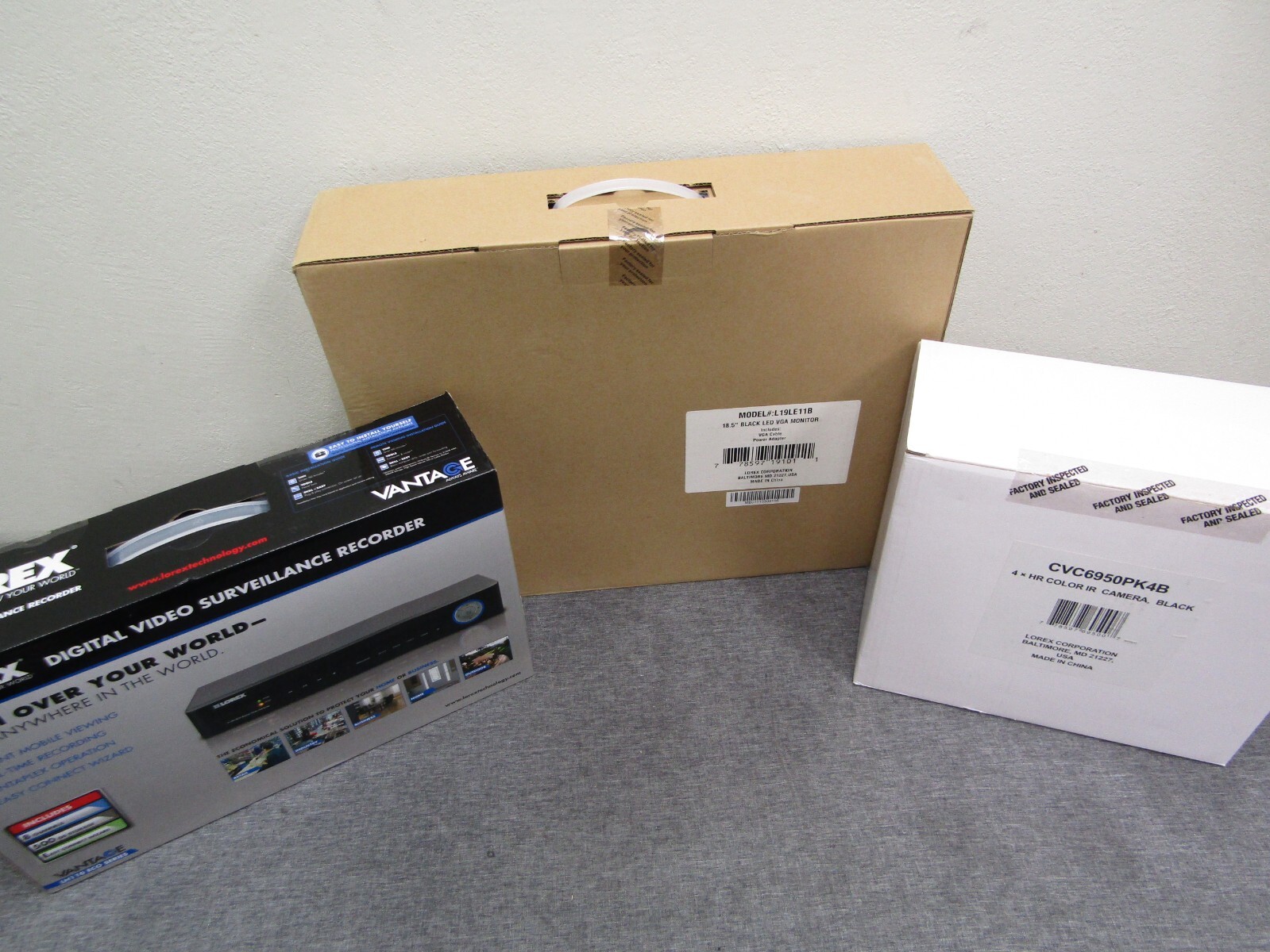 Lorex LH1845L19 Security Camera System 8CH DVR with 18.5-inch Monitor &4 Cameras