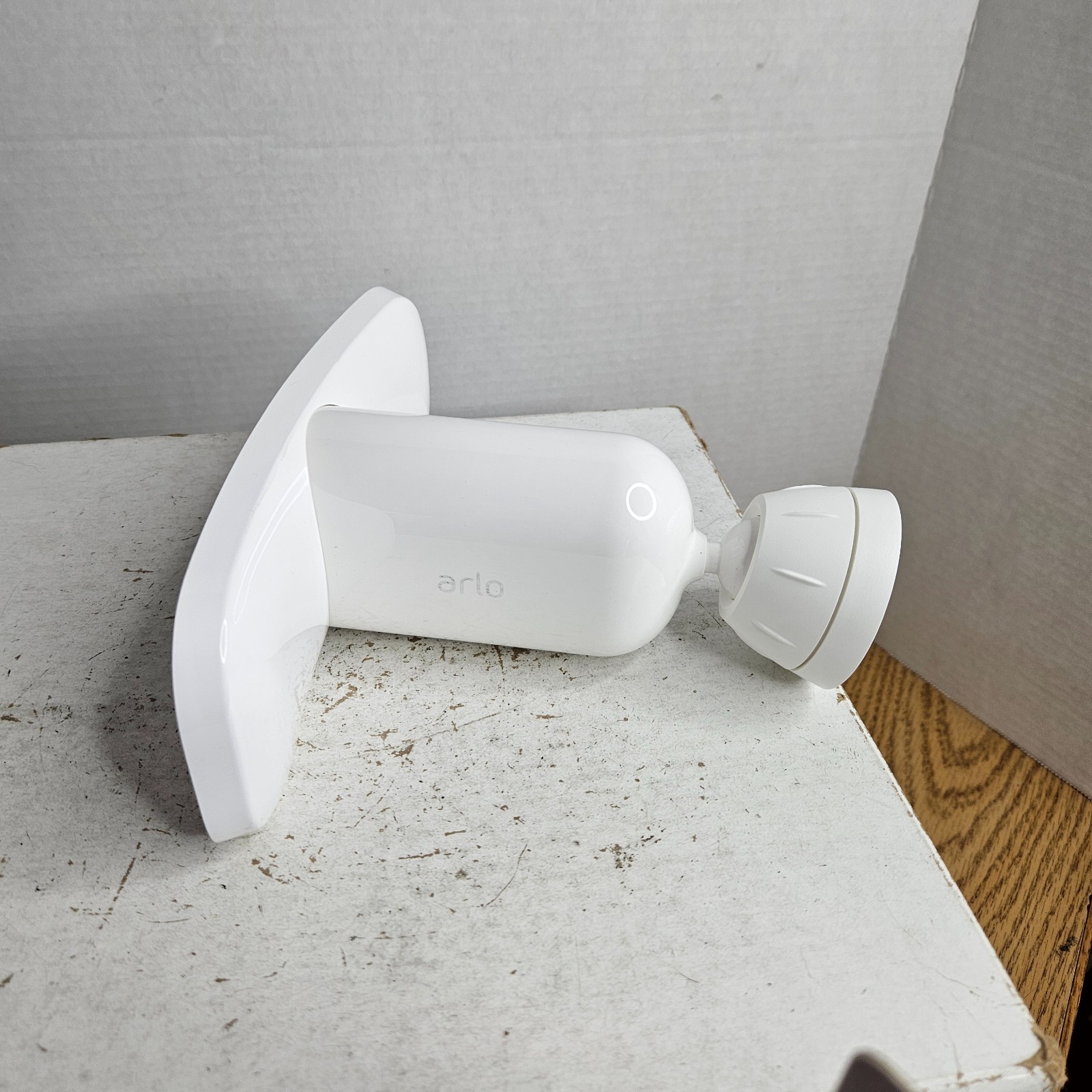 Arlo Pro 3 FB1001-100NAS Floodlight Indoor/Outdoor Security Camera – White