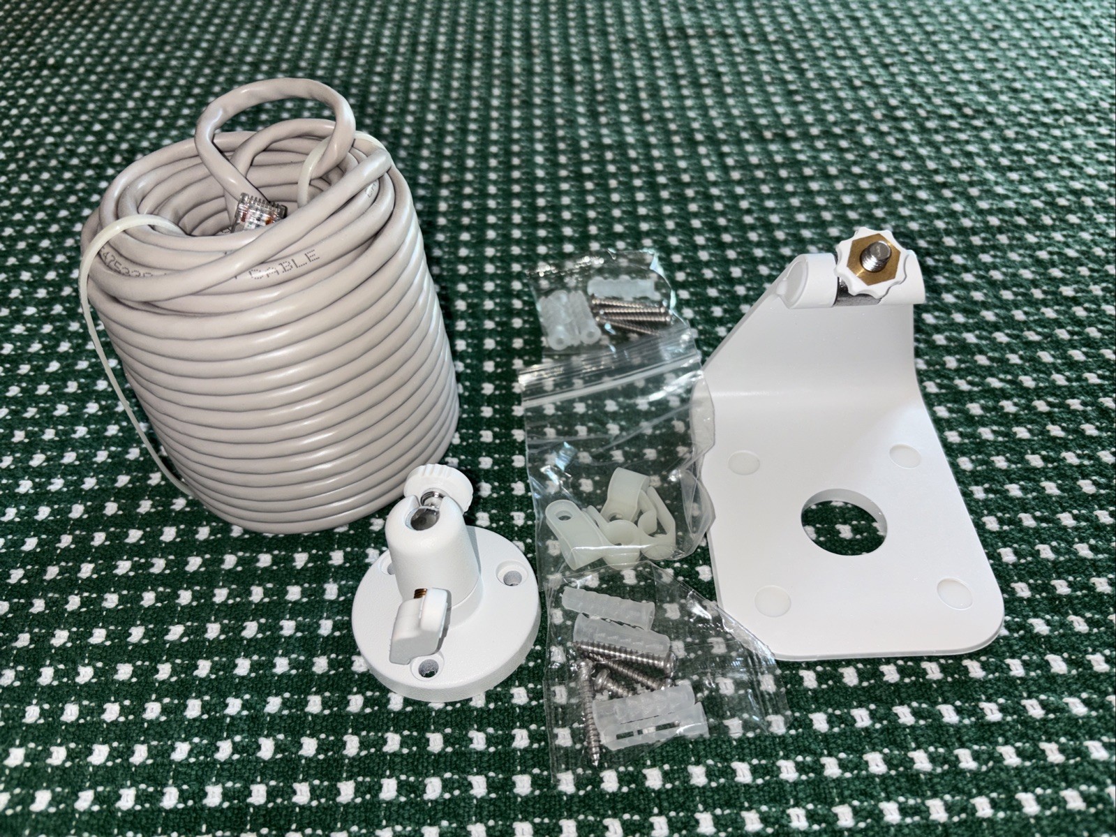 ?Lorex LNB8105X-C 4K 8MP Security Camera With MOUNTING BRACKET AND CAT 6 NEW?