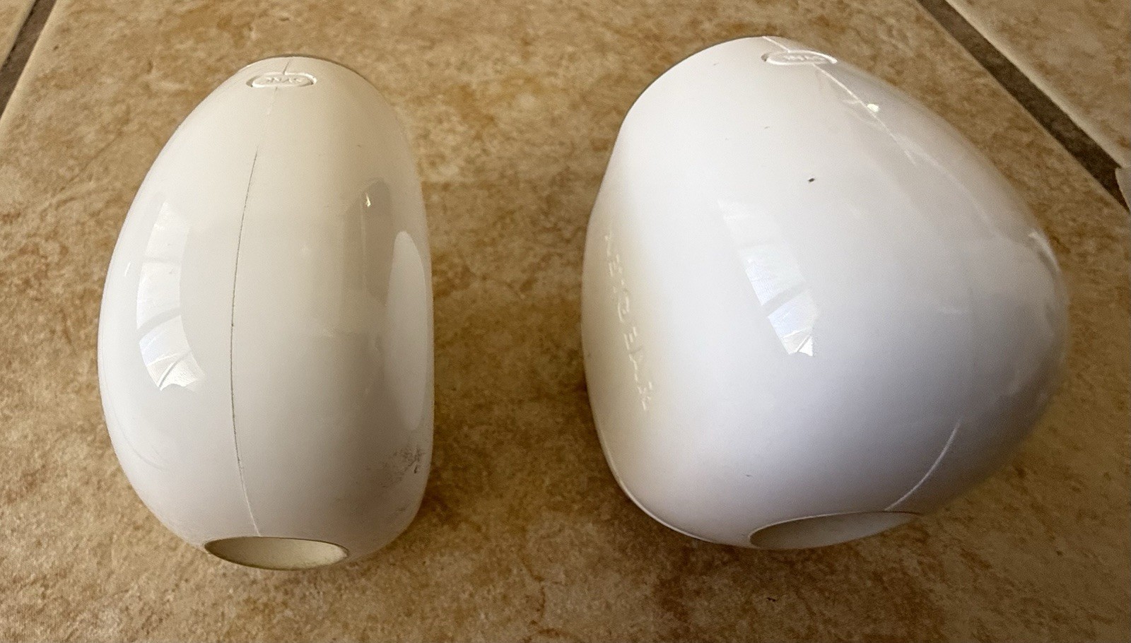 2 Netgear Arlo VMC3030 Indoor/Outdoor Security Cameras w/2 Magnet Mount & Wall