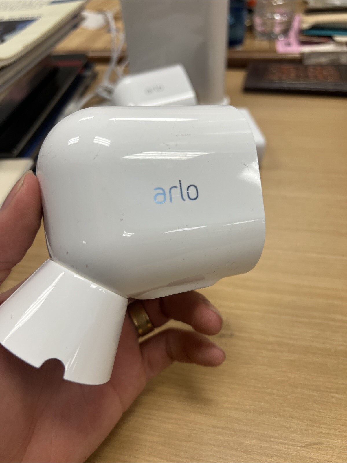 Arlo VMS4240P-100NAS Indoor/Outdoor Wireless 2k HDR Security Camera – White (2)