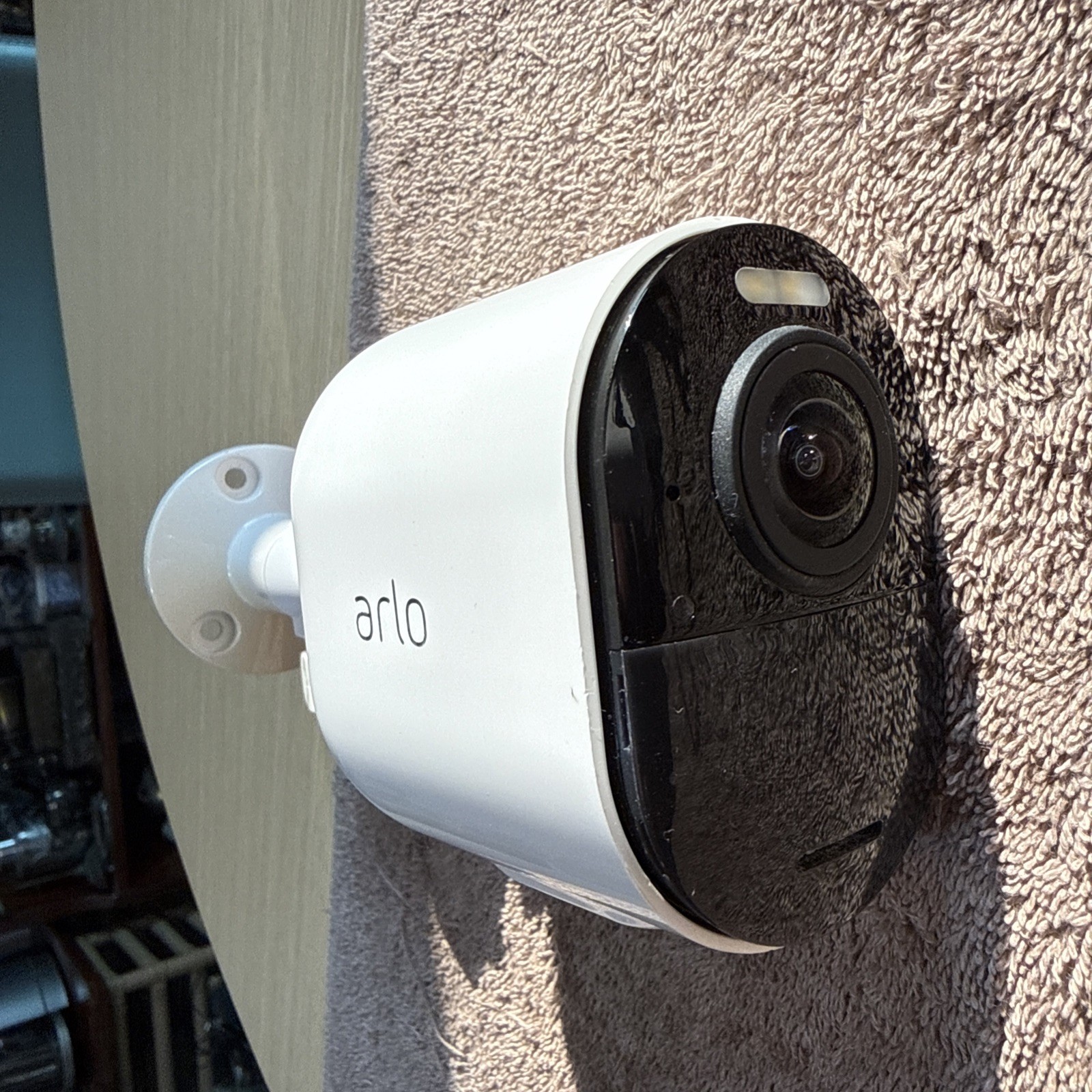 Arlo Ultra VMC5040 UHD 4K Wire-Free Add-on Security Camera W/Mount + Battery